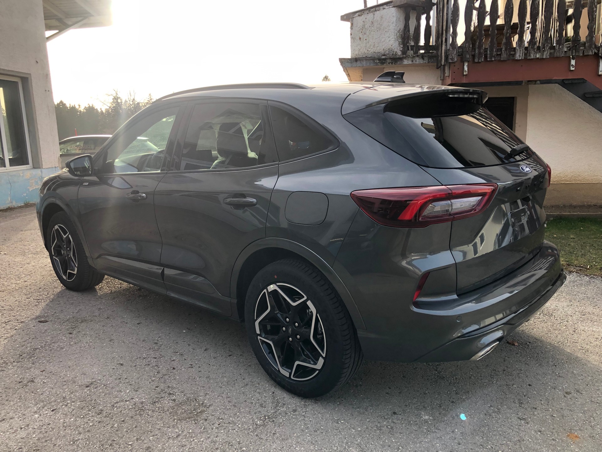 FORD Kuga 2.5 FHEV ST-Line 4WD-image-6