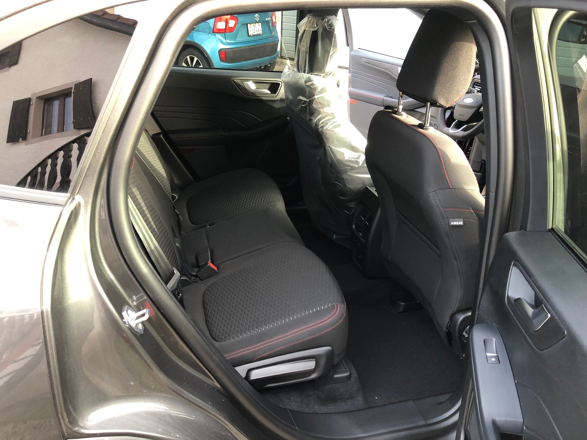 FORD Kuga 2.5 FHEV ST-Line 4WD-image-11