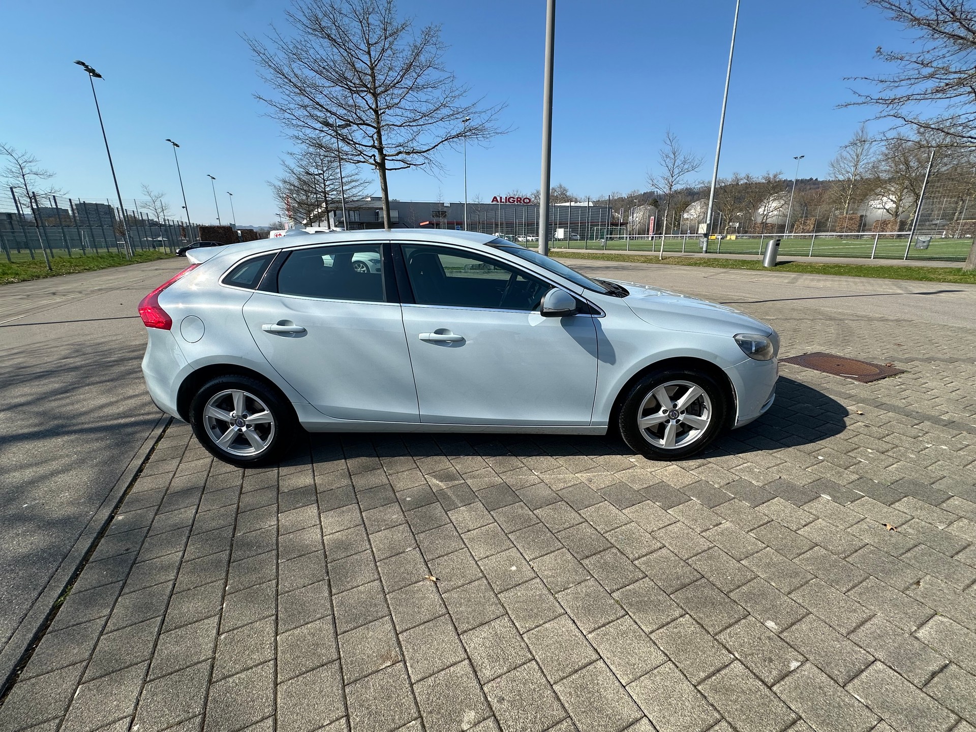 VOLVO V40 D4 Momentum Geartronic-showroom-element-3