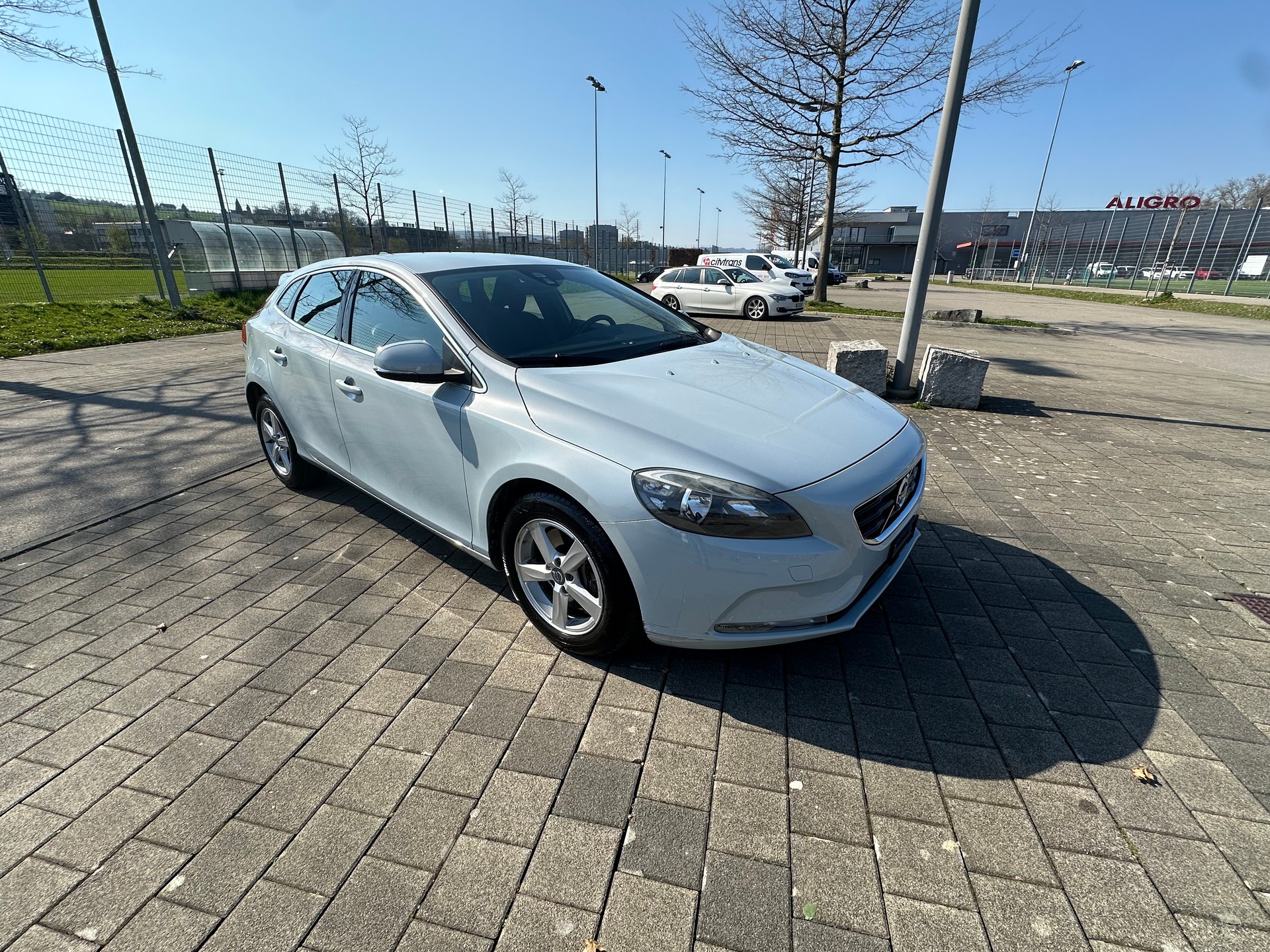 VOLVO V40 D4 Momentum Geartronic-showroom-element-2