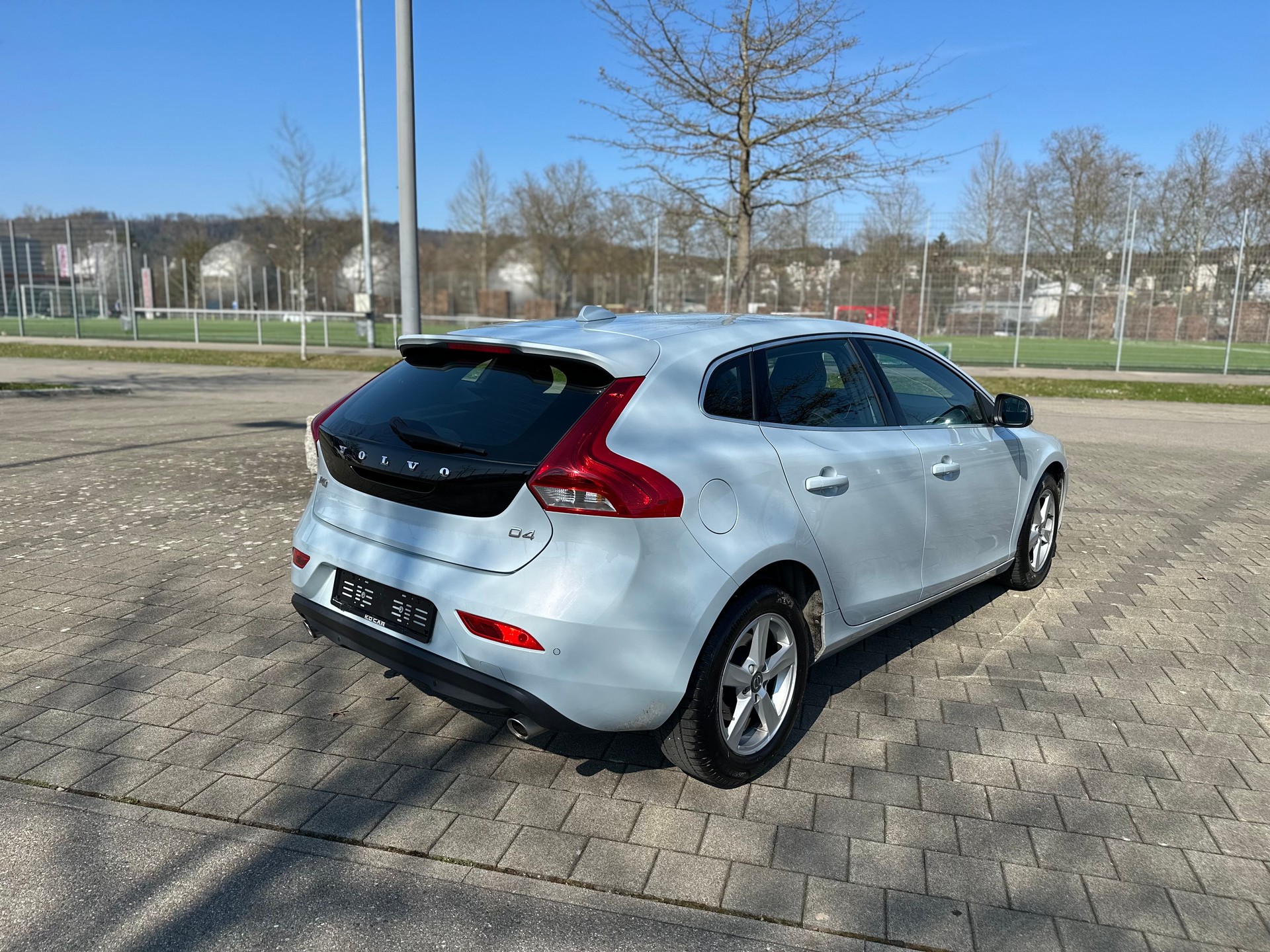 VOLVO V40 D4 Momentum Geartronic-image-4