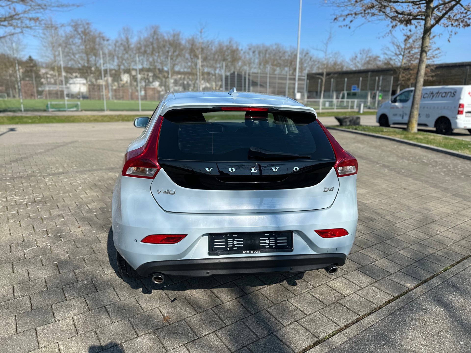 VOLVO V40 D4 Momentum Geartronic-image-5