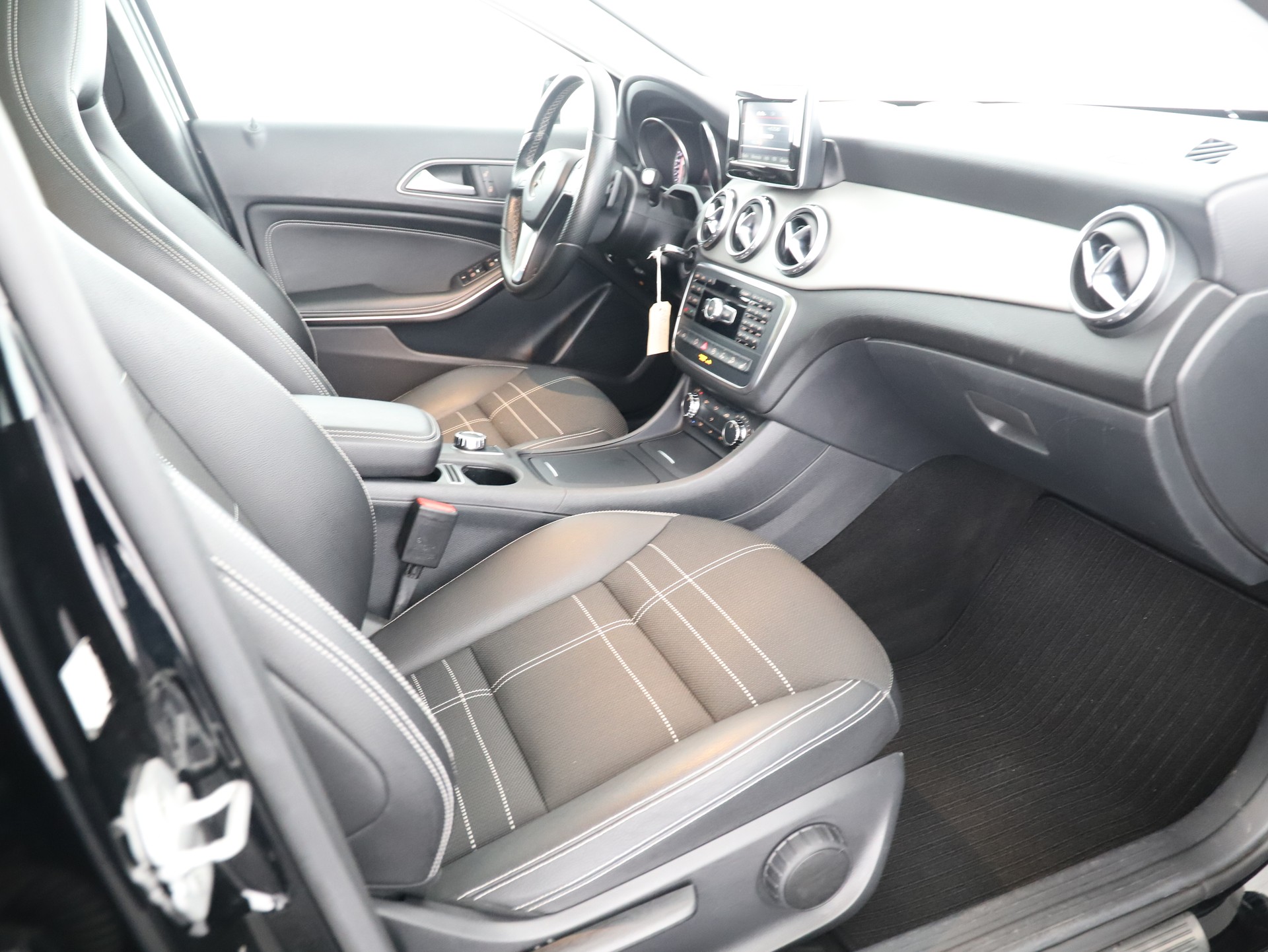 MERCEDES-BENZ GLA 200 CDI Urban 4Matic-image-8
