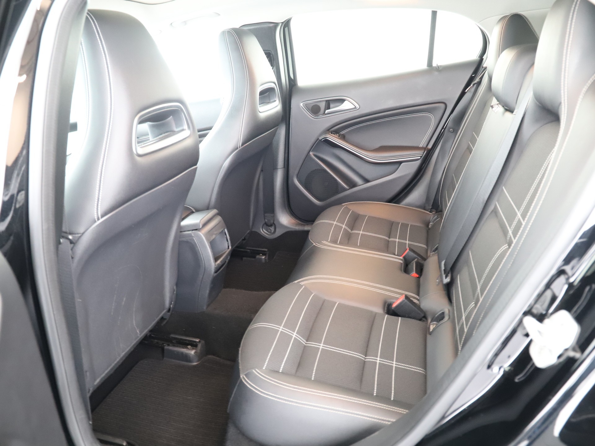 MERCEDES-BENZ GLA 200 CDI Urban 4Matic-image-10