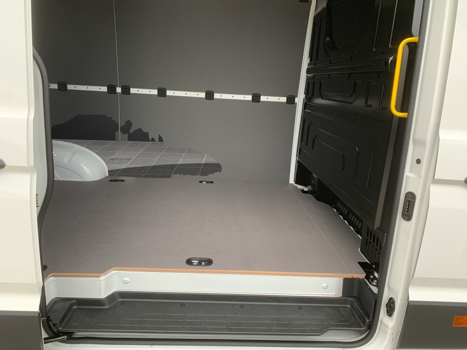 VW Crafter 35 Kasten 2.0 BiTDI L3H3 4Motion A-image-8