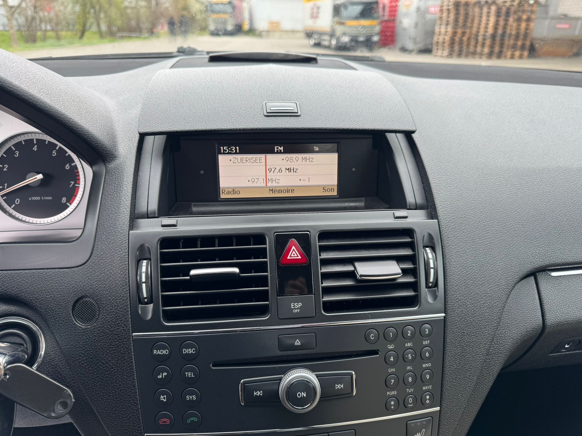 MERCEDES-BENZ C 230 Avantgarde 7G-Tronic-image-23