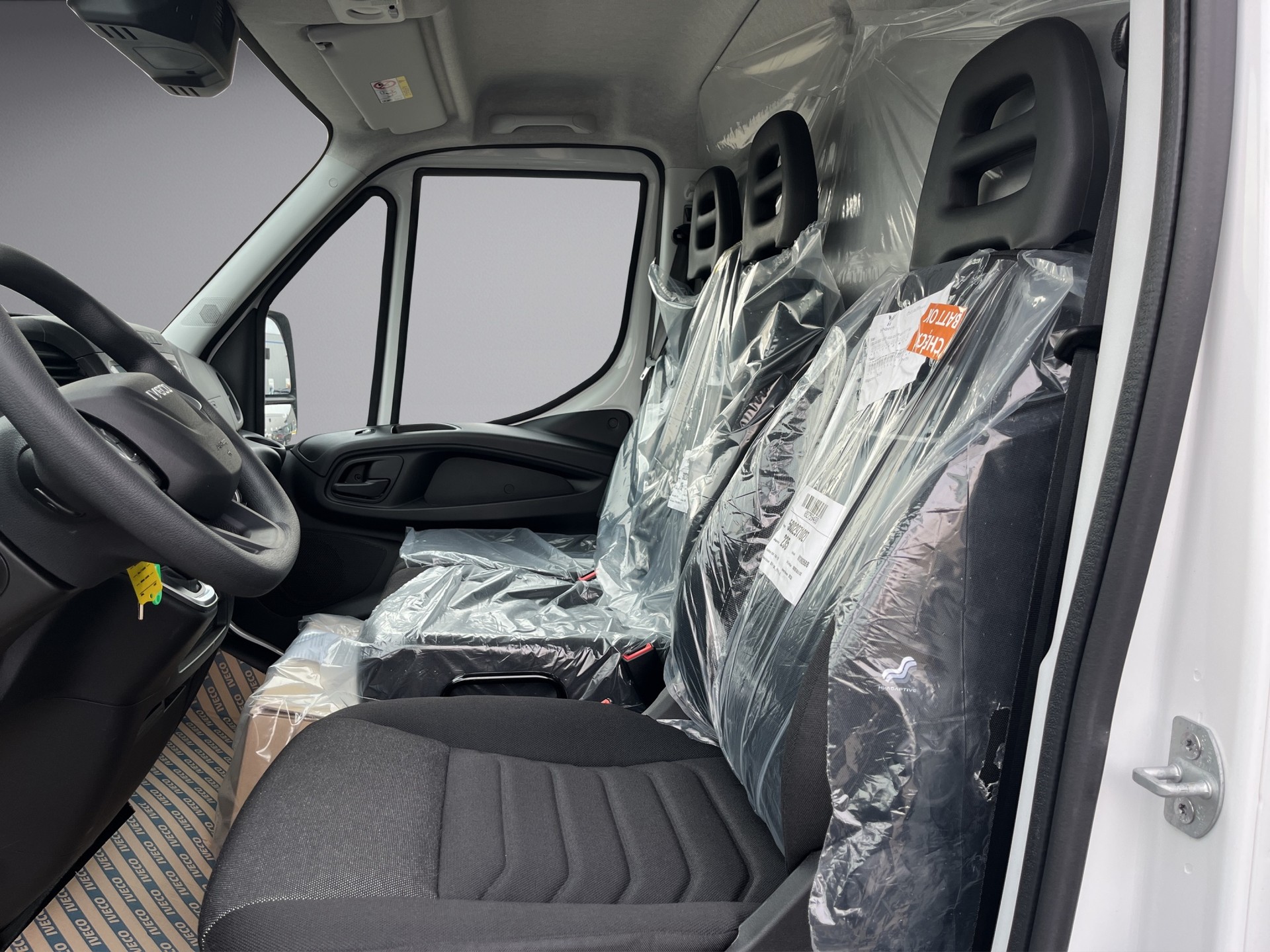 IVECO Daily 35S 18 A-8 180 PS, Brücke mit Schiebe-Plane, Anhängelast 3'500 kg.-image-9