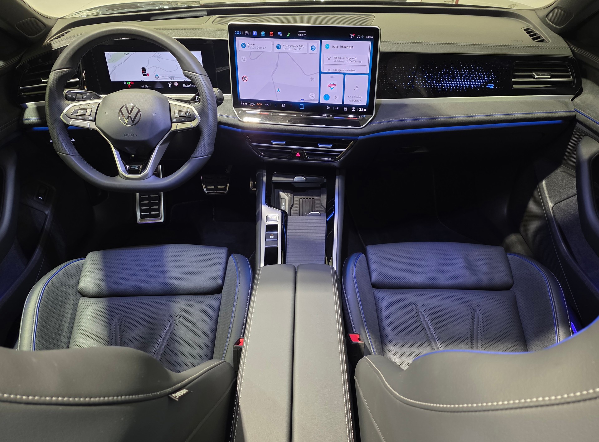 VW Passat Variant 2.0 TSI R-Line Signature Black Style 4 Motion DSG-image-5
