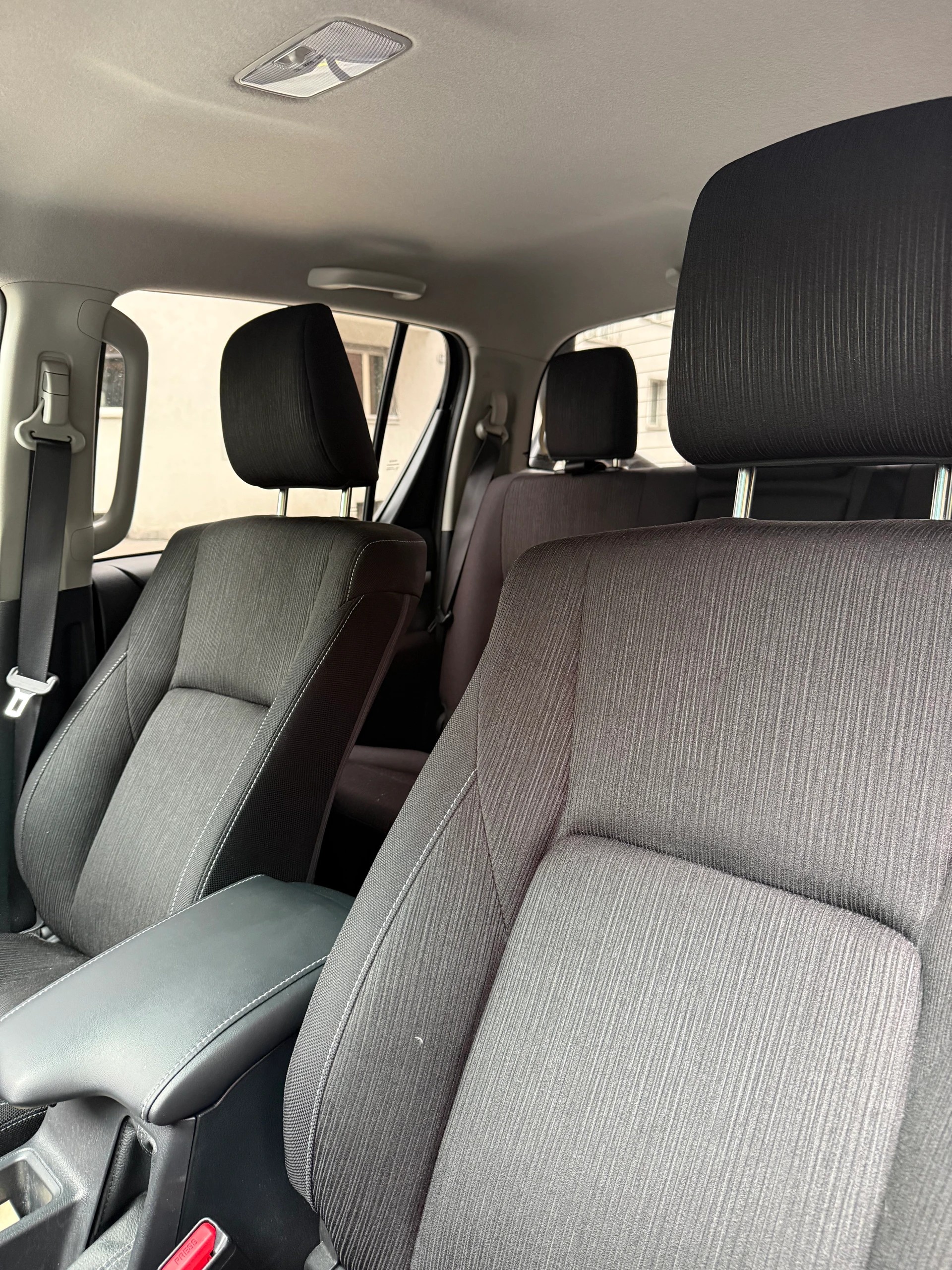 TOYOTA Hilux 2.4d Comfort Double Cab 4x4-image-5