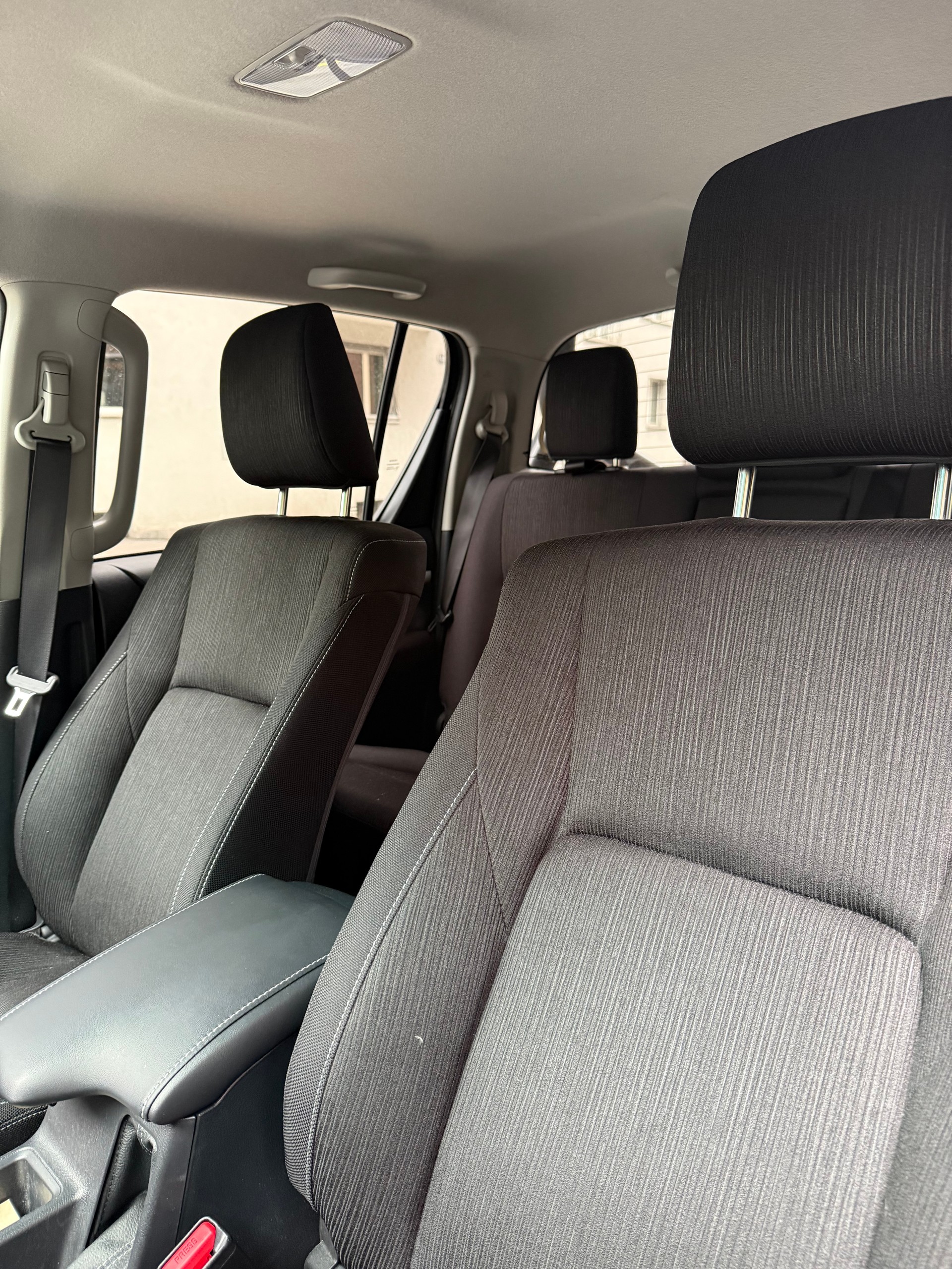 TOYOTA Hilux 2.4d Comfort Double Cab 4x4-image-4