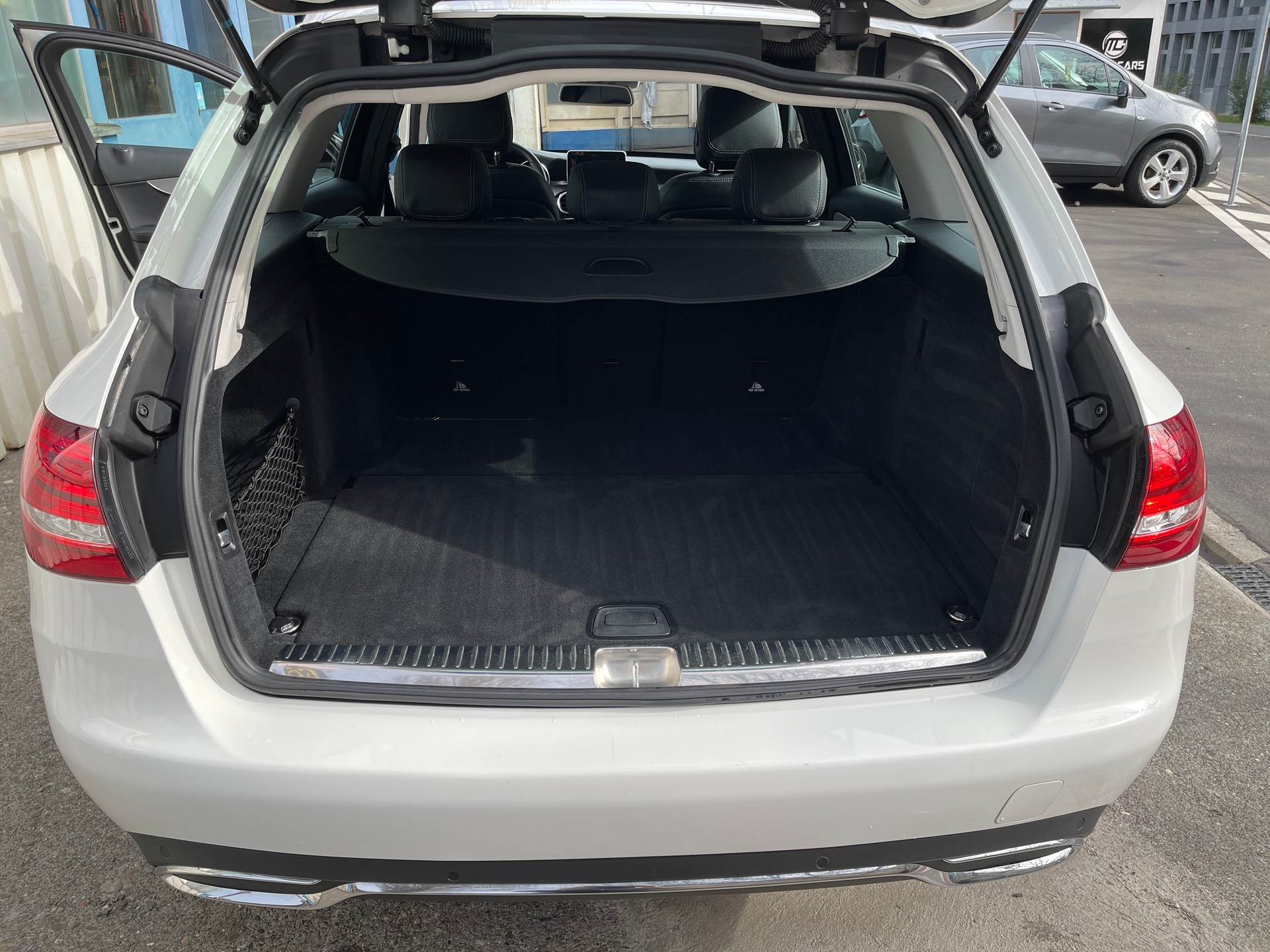 MERCEDES-BENZ C 180 Exclusive 9G-Tronic-image-9