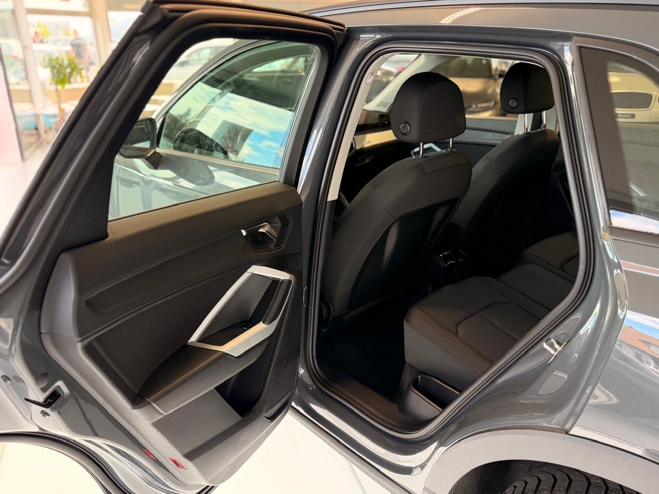 AUDI Q3 40 TDI quattro S-tronic-image-15