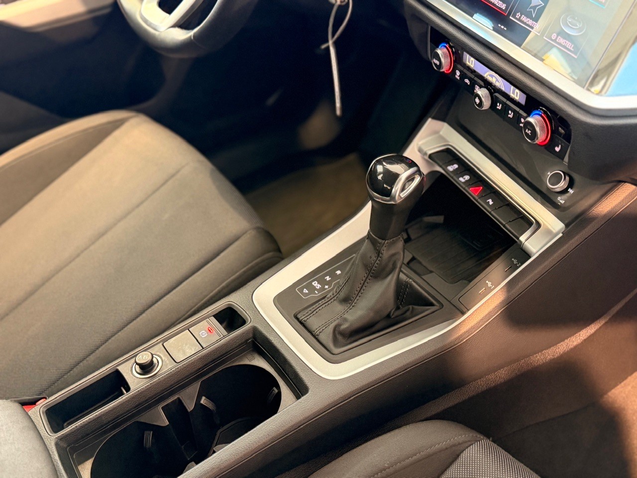 AUDI Q3 40 TDI quattro S-tronic-image-25