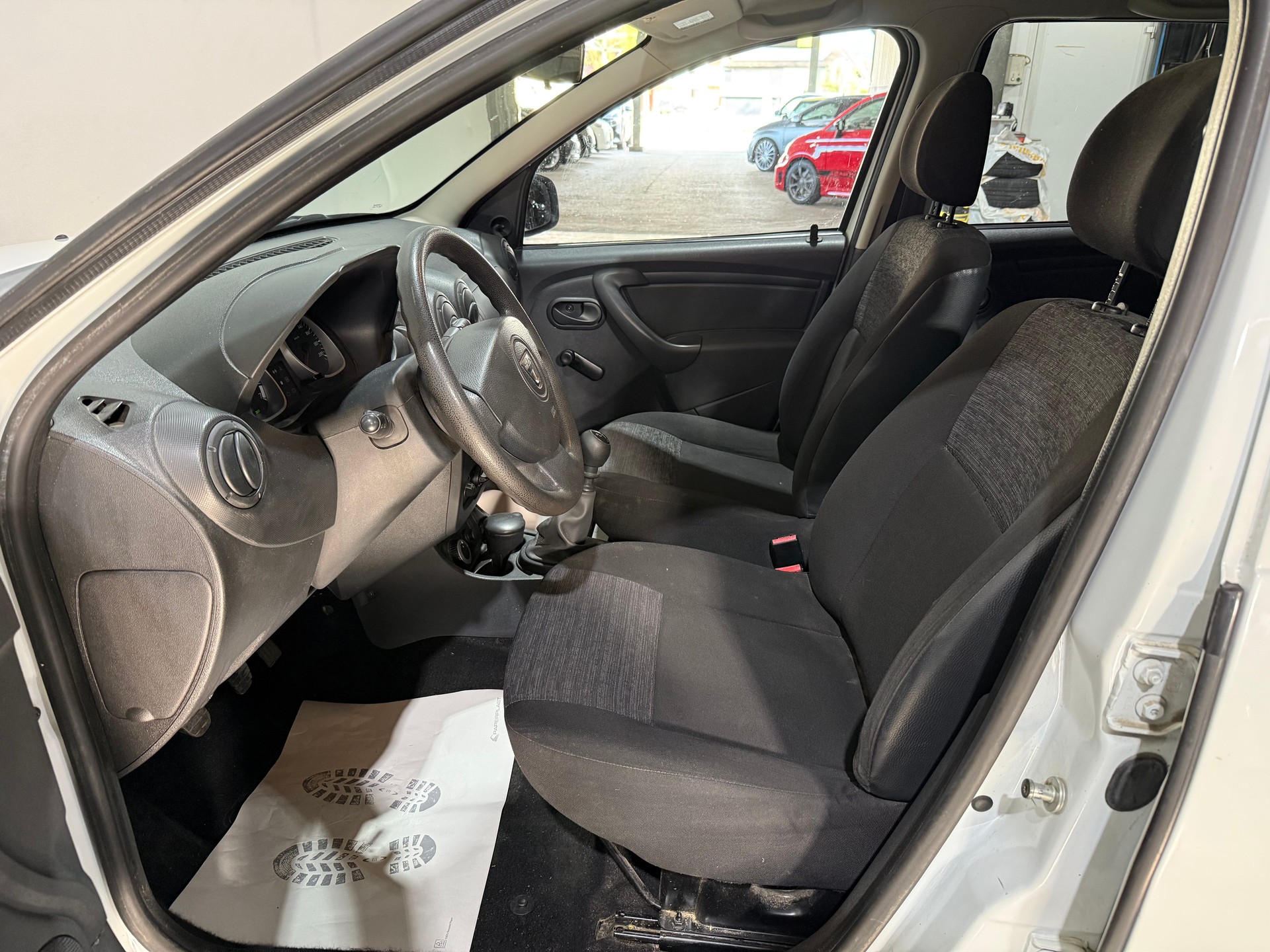 DACIA Duster 1.6 Ambiance 4x4-image-12