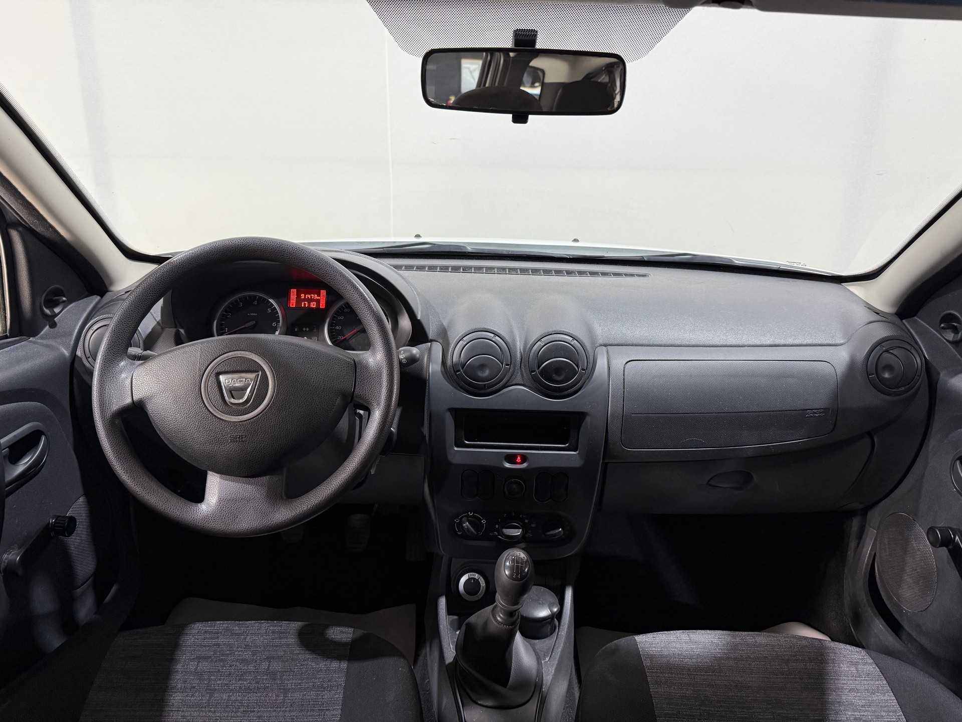 DACIA Duster 1.6 Ambiance 4x4-image-11