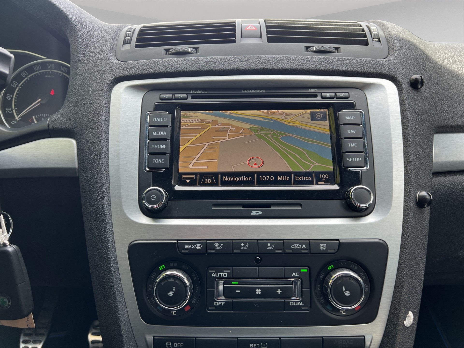 SKODA Octavia Combi 2.0 TSI RS-image-7