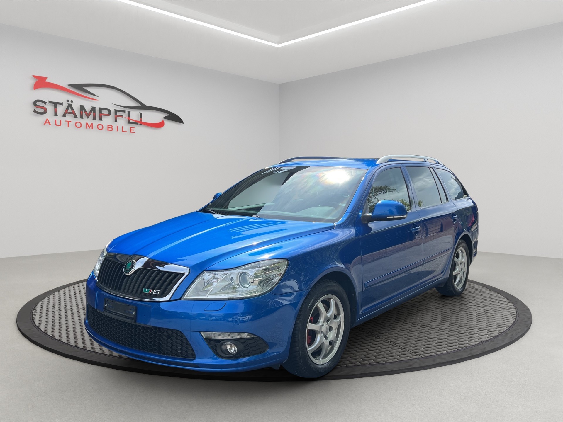SKODA Octavia Combi 2.0 TSI RS-image-0