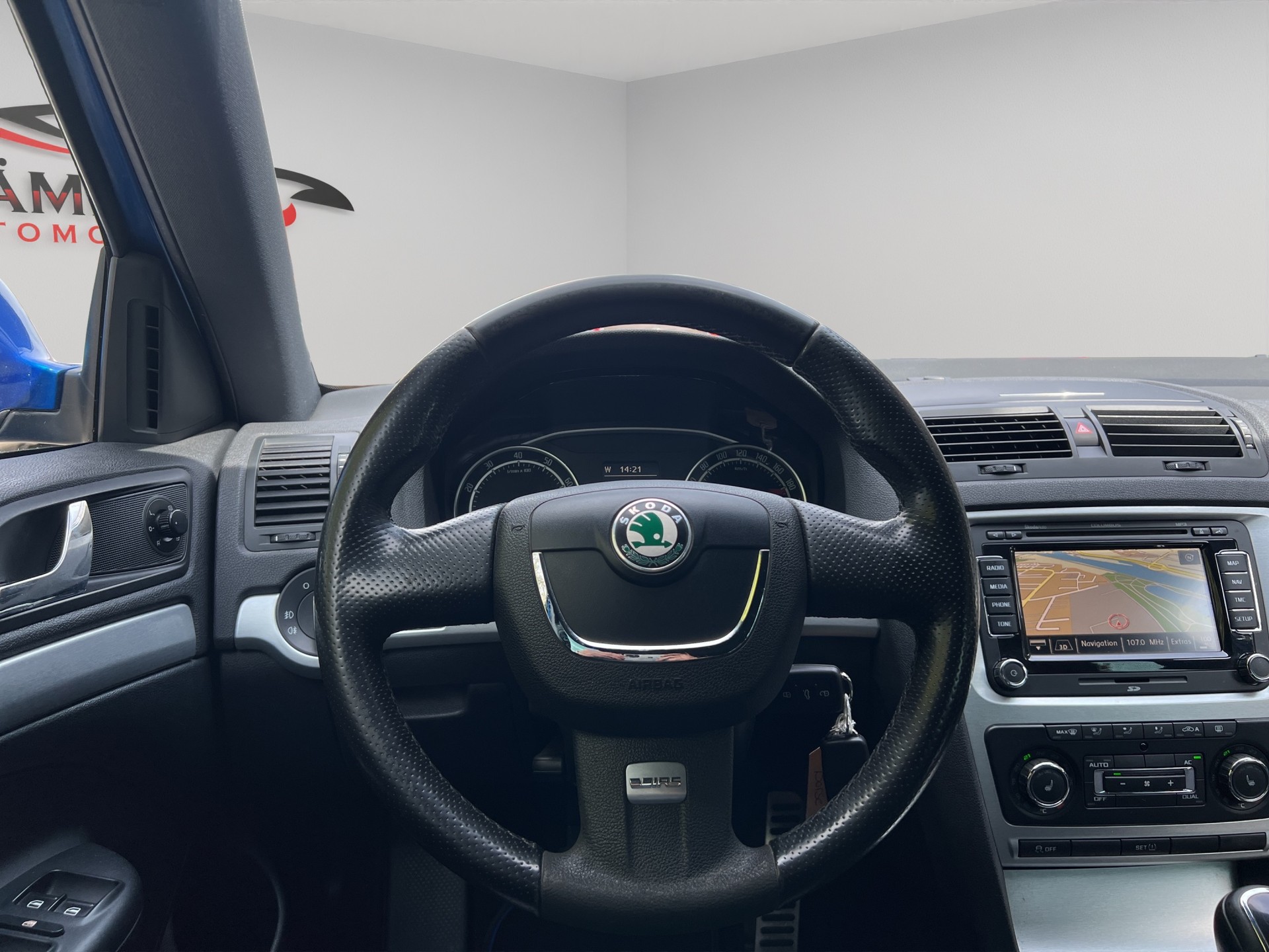 SKODA Octavia Combi 2.0 TSI RS-image-5