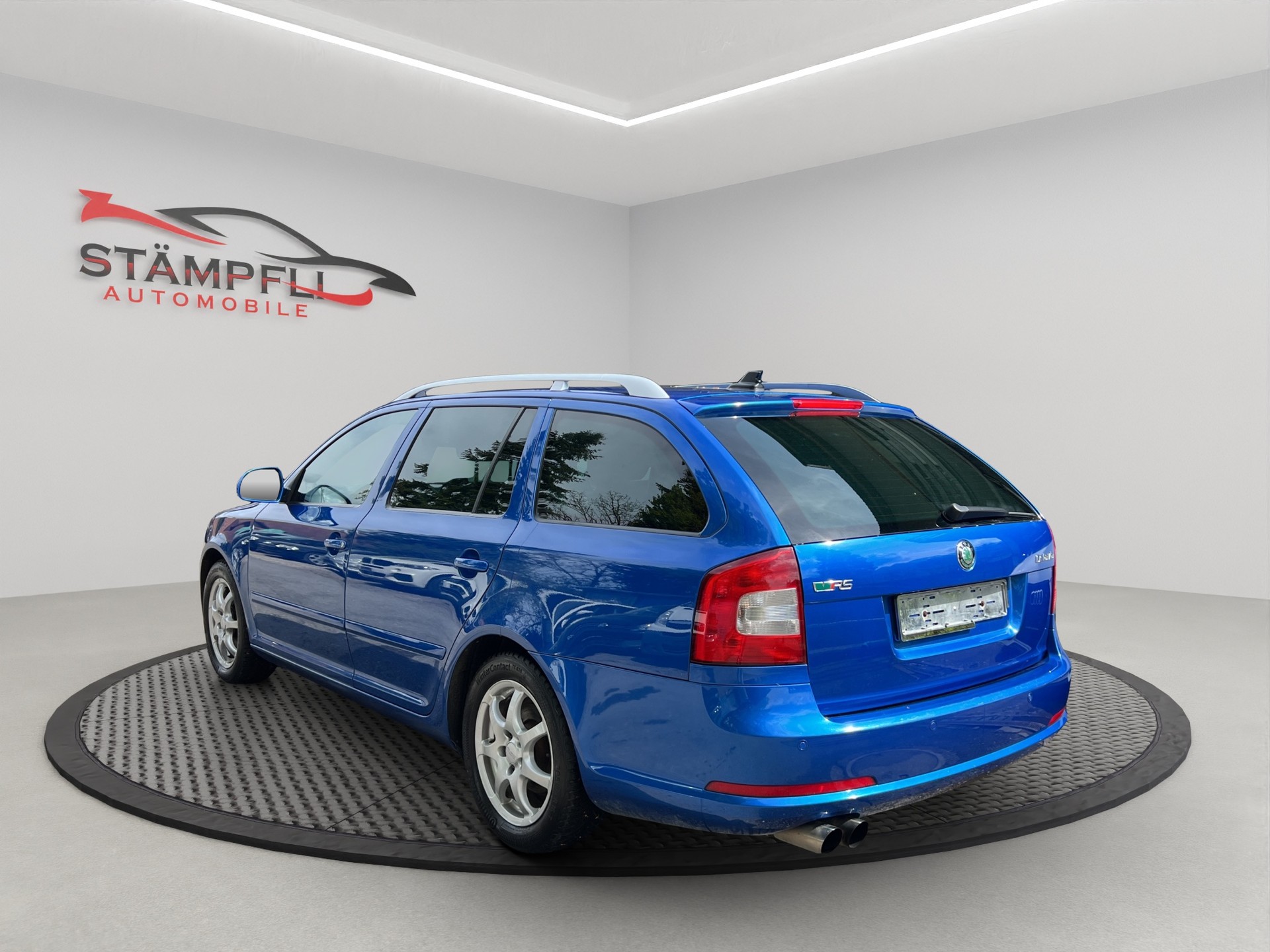 SKODA Octavia Combi 2.0 TSI RS-image-2
