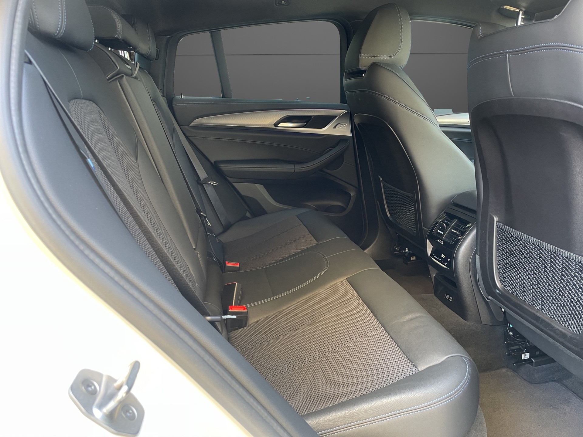 BMW X4 xDrive 48V M40d Steptronic-image-8
