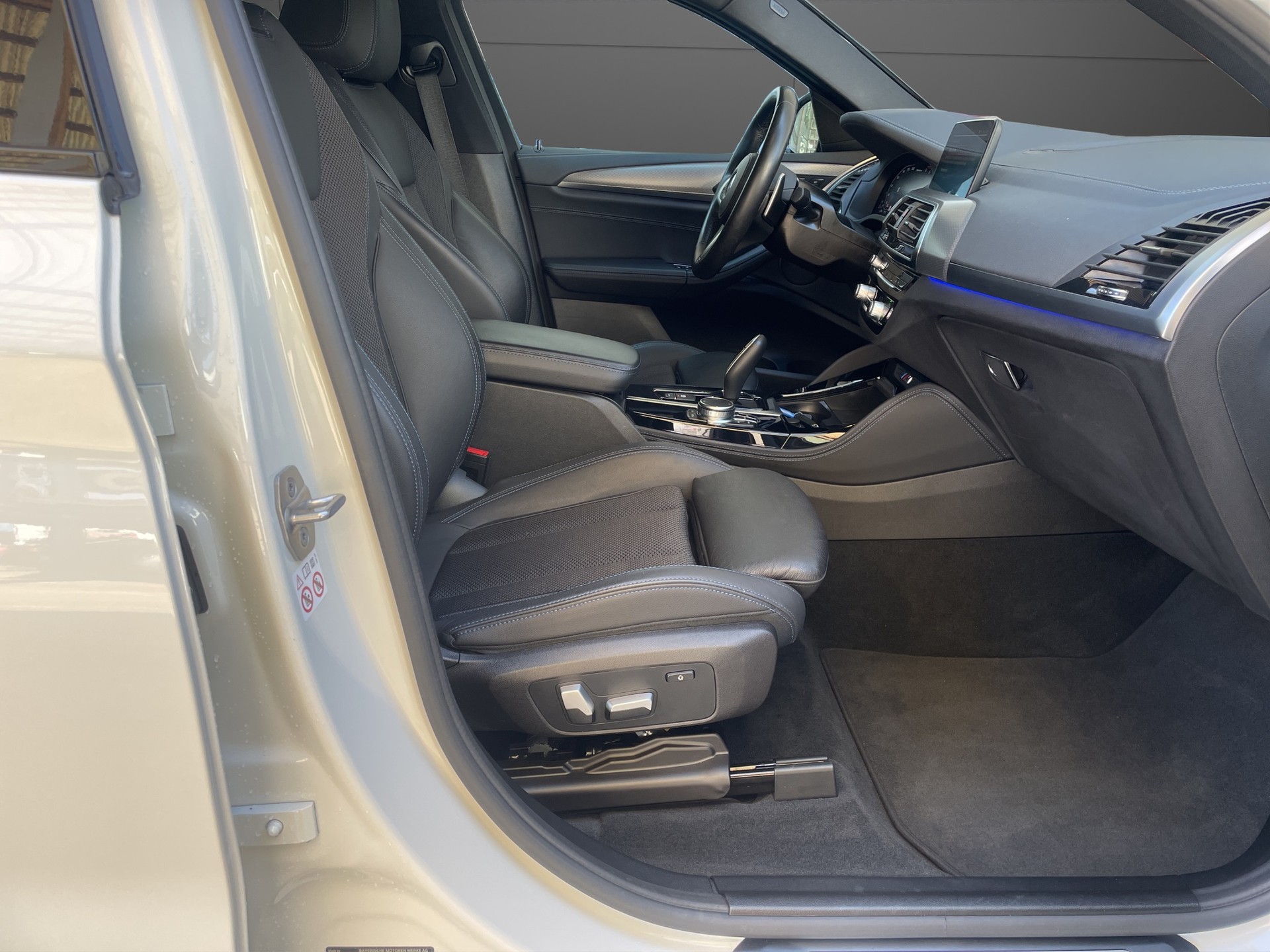 BMW X4 xDrive 48V M40d Steptronic-image-15