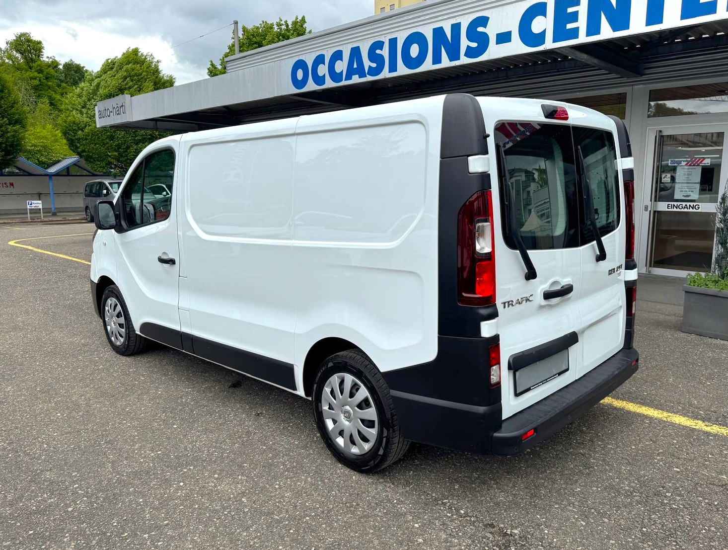 RENAULT Trafic 2.0 dCi 120 3.0t Business L1H1-image-12