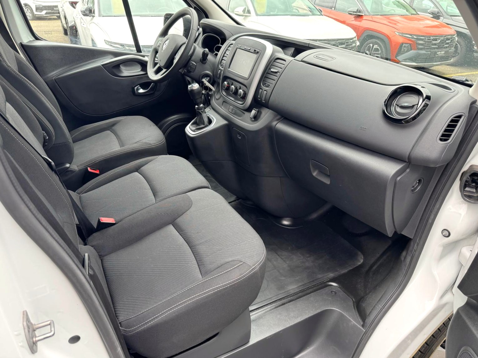 RENAULT Trafic 2.0 dCi 120 3.0t Business L1H1-image-5