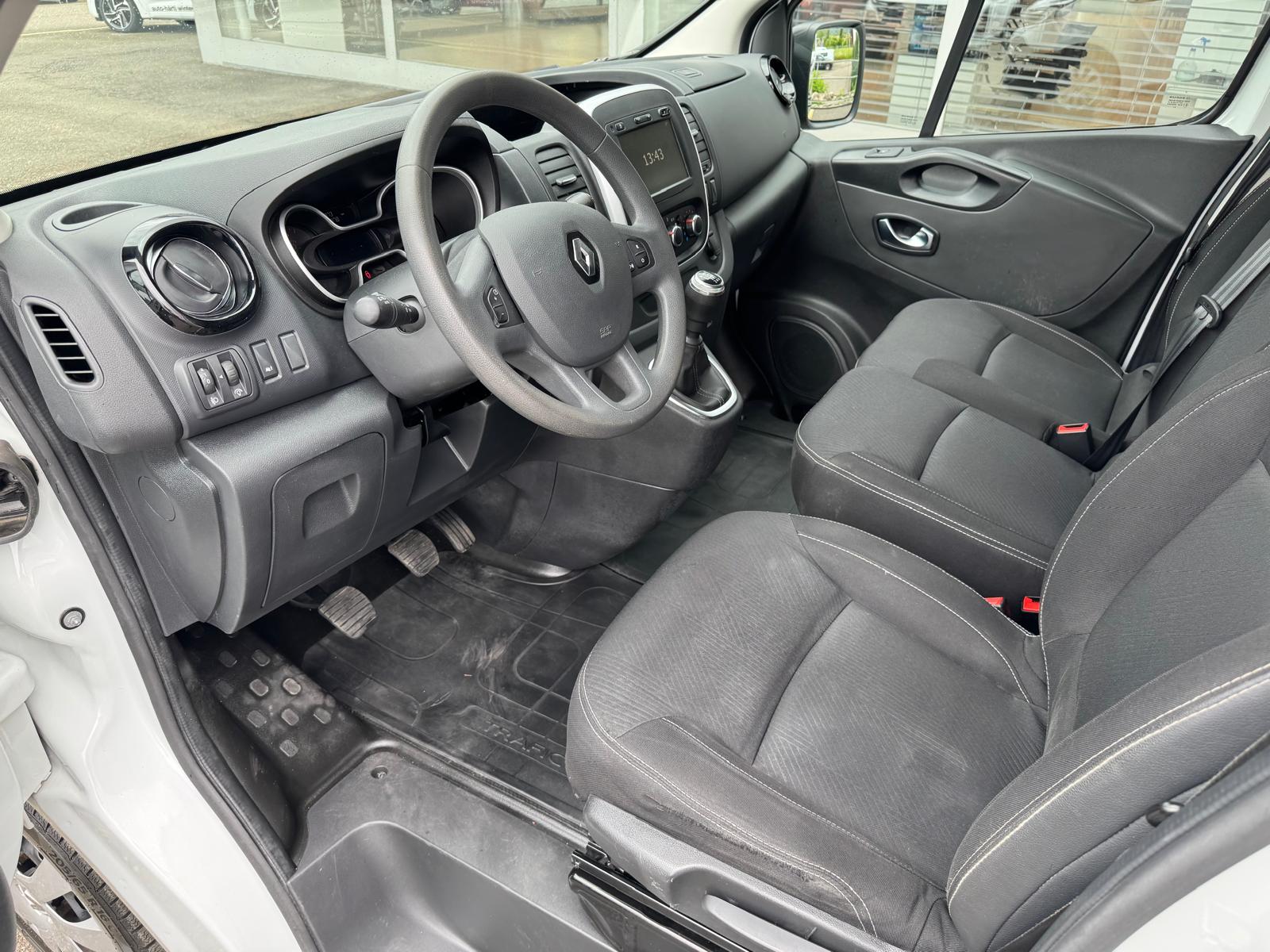 RENAULT Trafic 2.0 dCi 120 3.0t Business L1H1-image-1