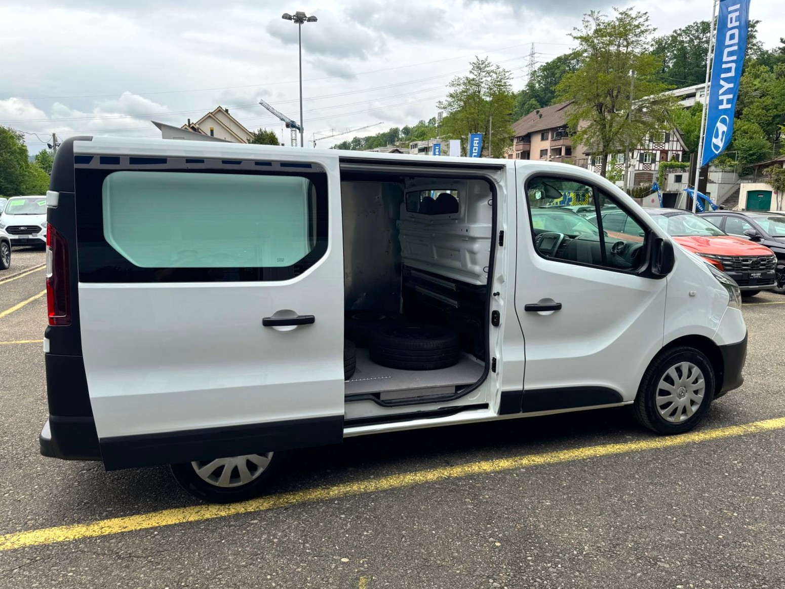 RENAULT Trafic 2.0 dCi 120 3.0t Business L1H1-image-7