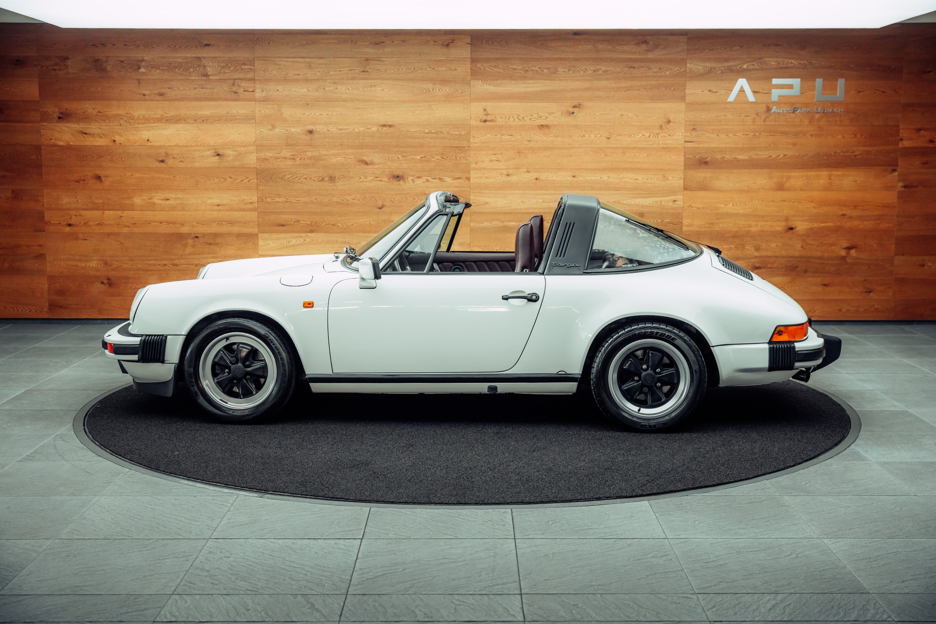 PORSCHE 911 Carrera Targa-image-8