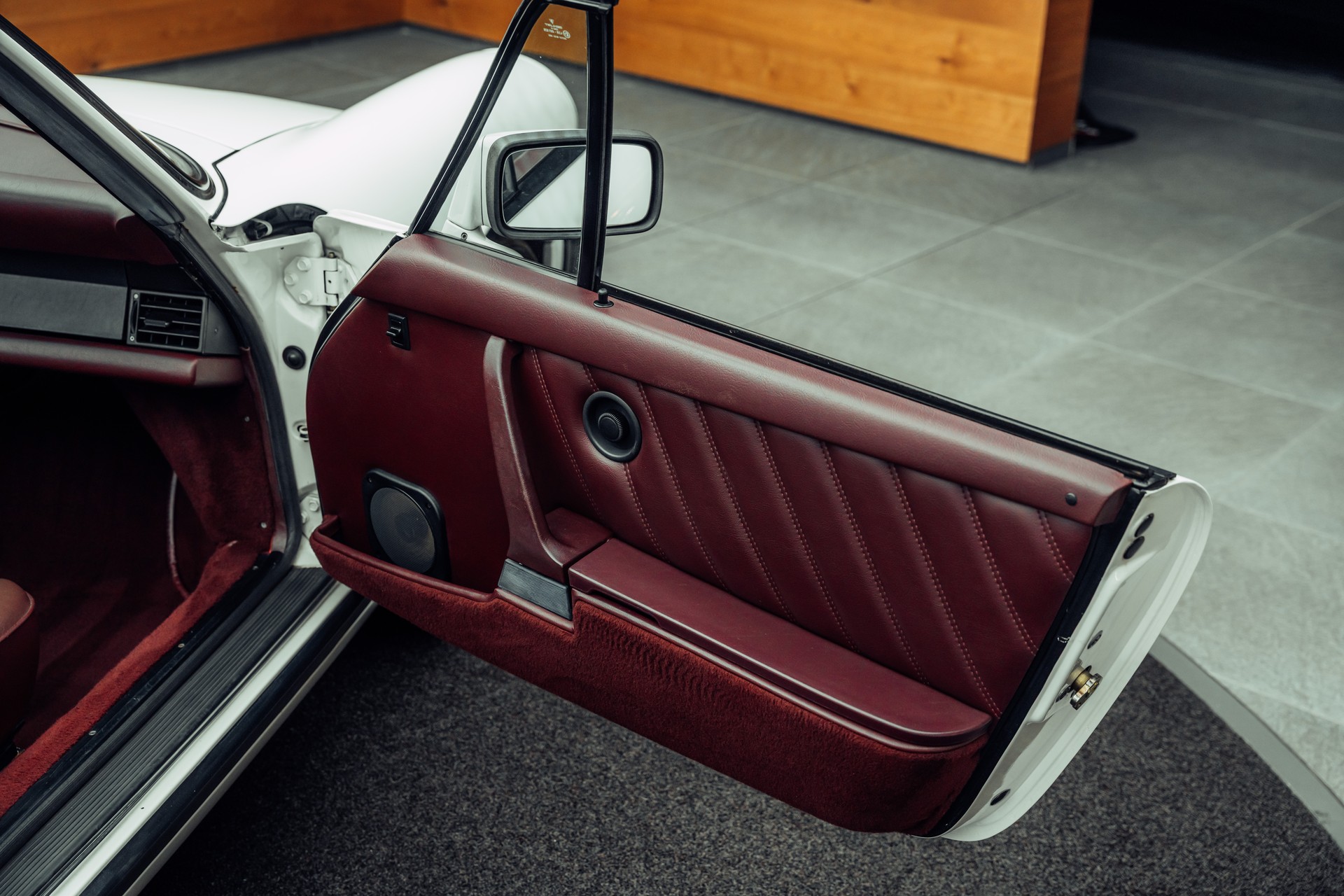 PORSCHE 911 Carrera Targa-image-9