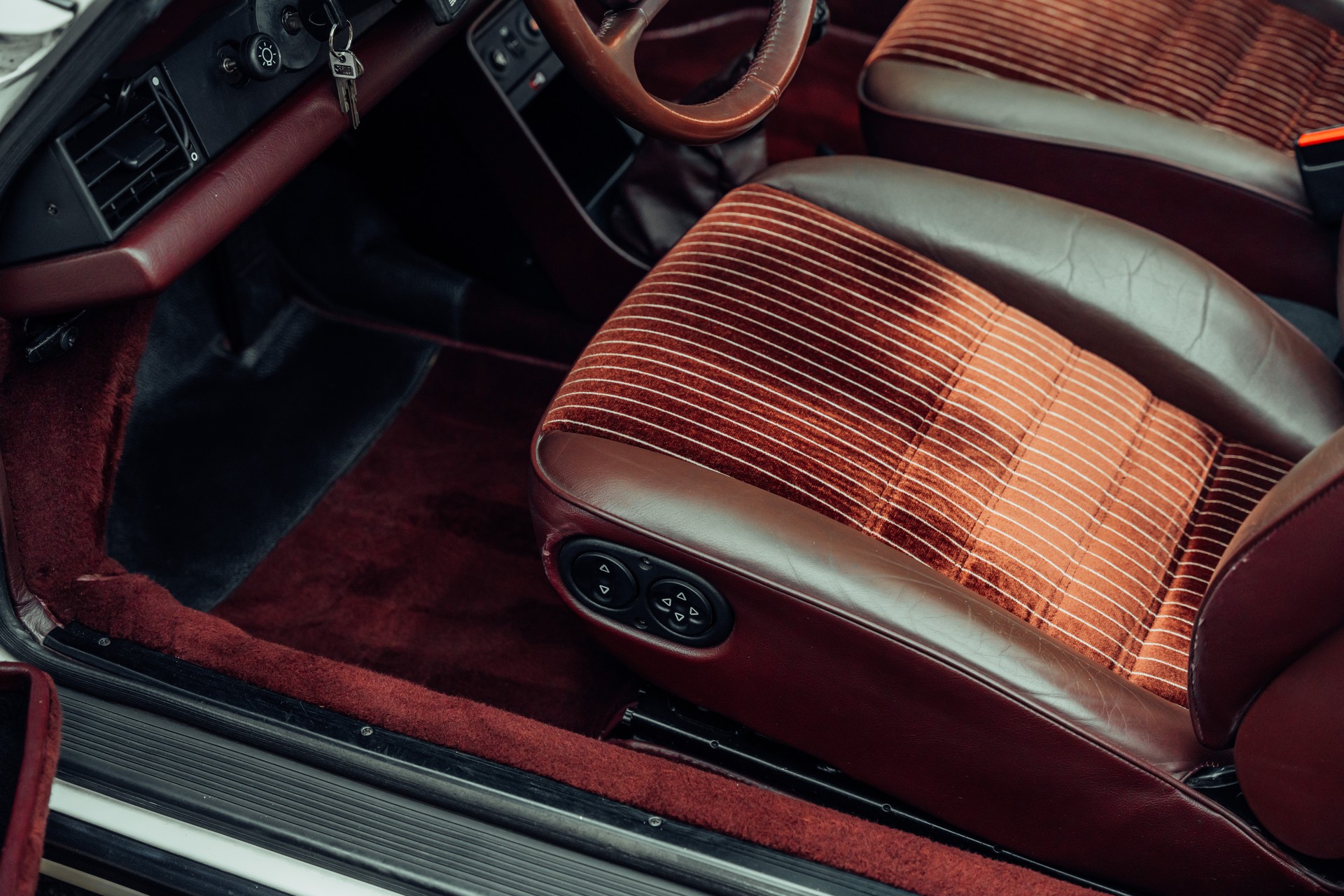 PORSCHE 911 Carrera Targa-image-10