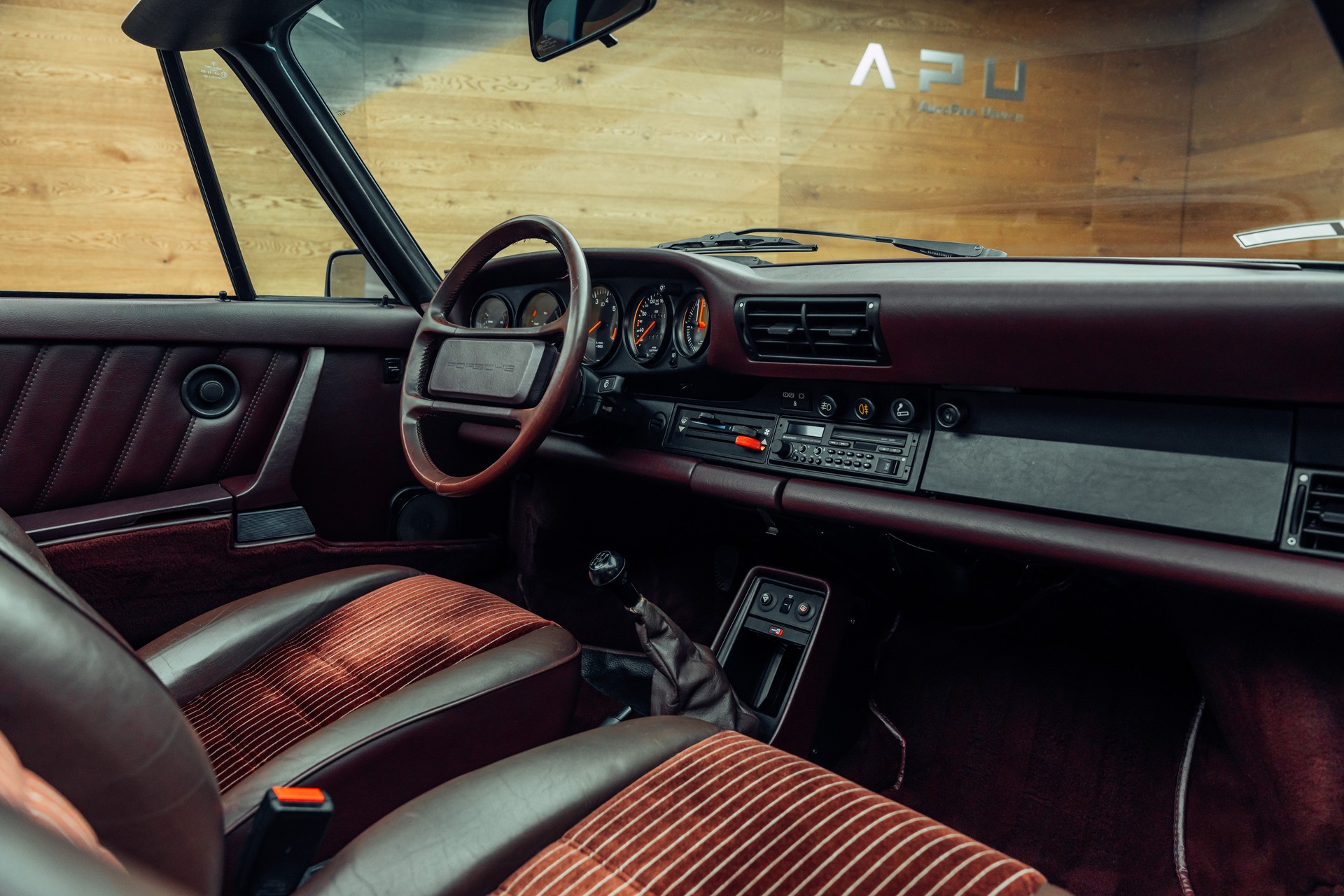 PORSCHE 911 Carrera Targa-image-5