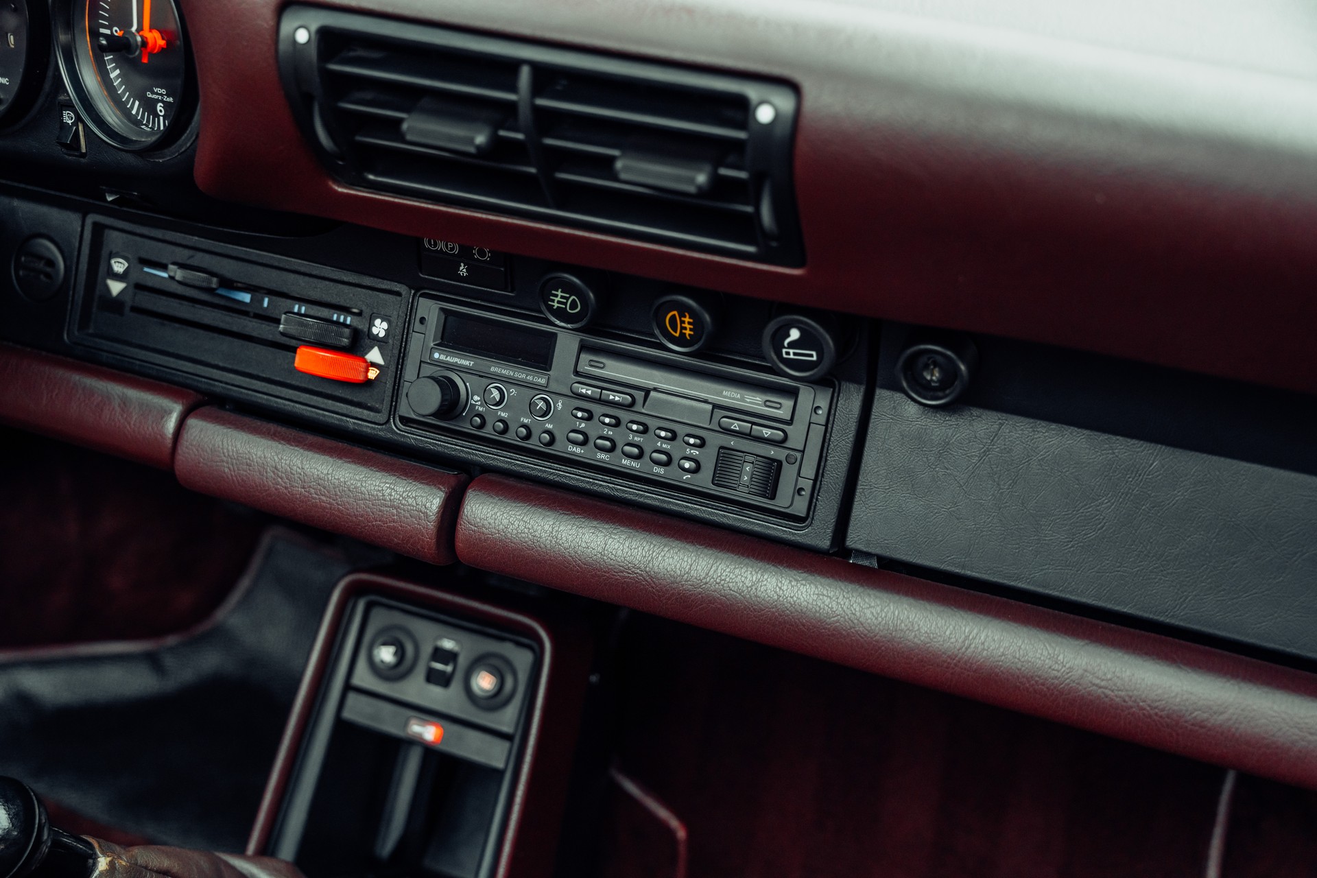 PORSCHE 911 Carrera Targa-image-12