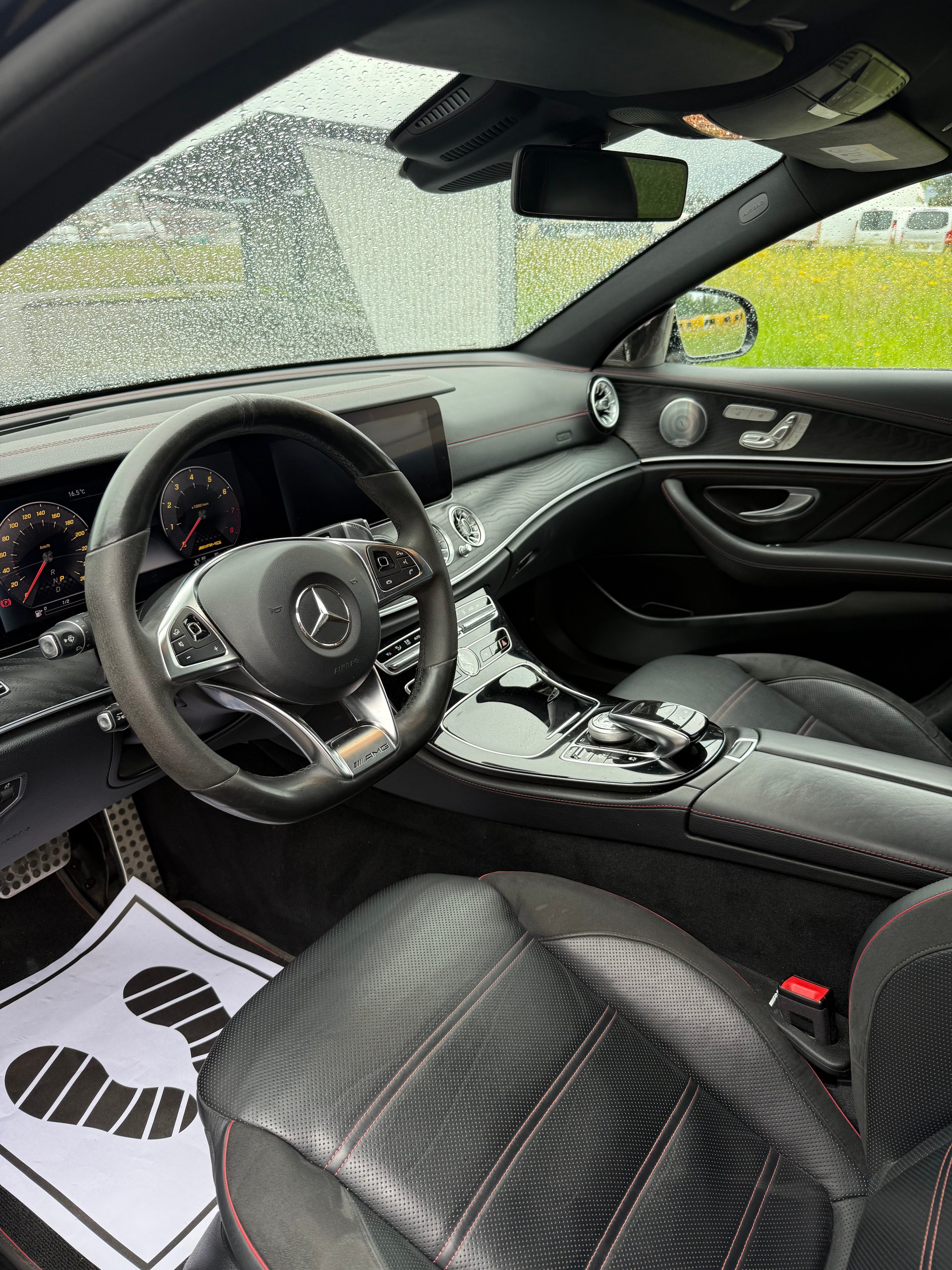 MERCEDES-BENZ E 43 AMG 4Matic 9G-Tronic-image-5