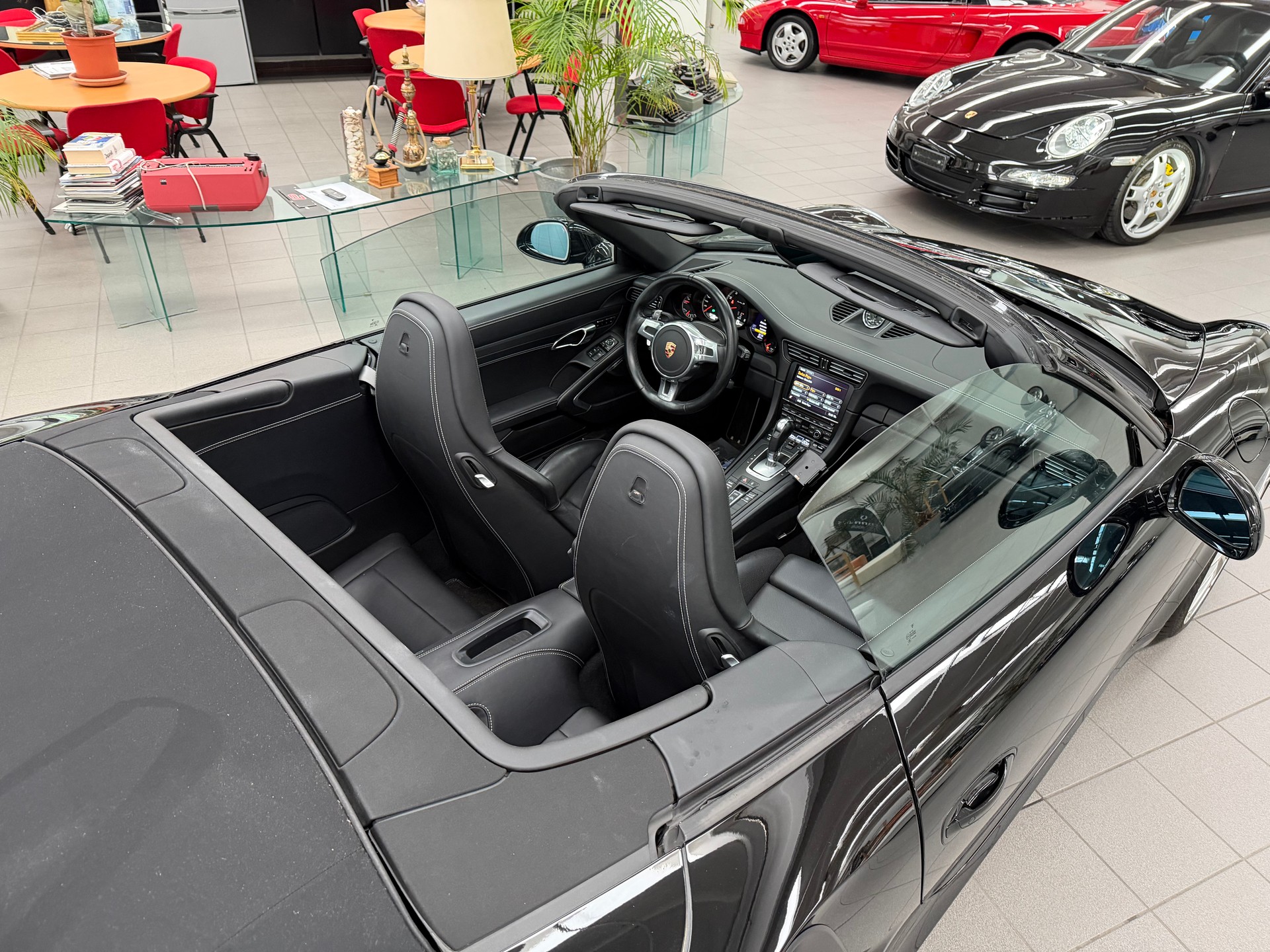 PORSCHE 911 Turbo S Cabrio PDK-image-9
