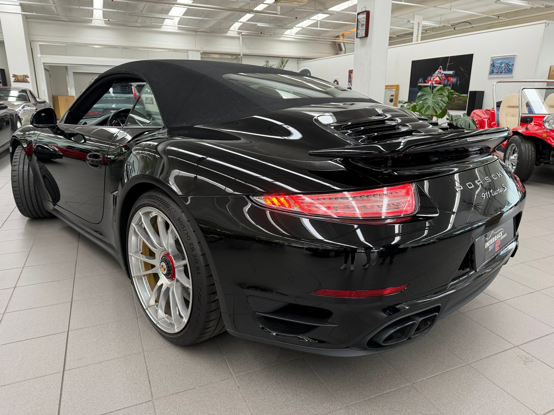 PORSCHE 911 Turbo S Cabrio PDK-image-1