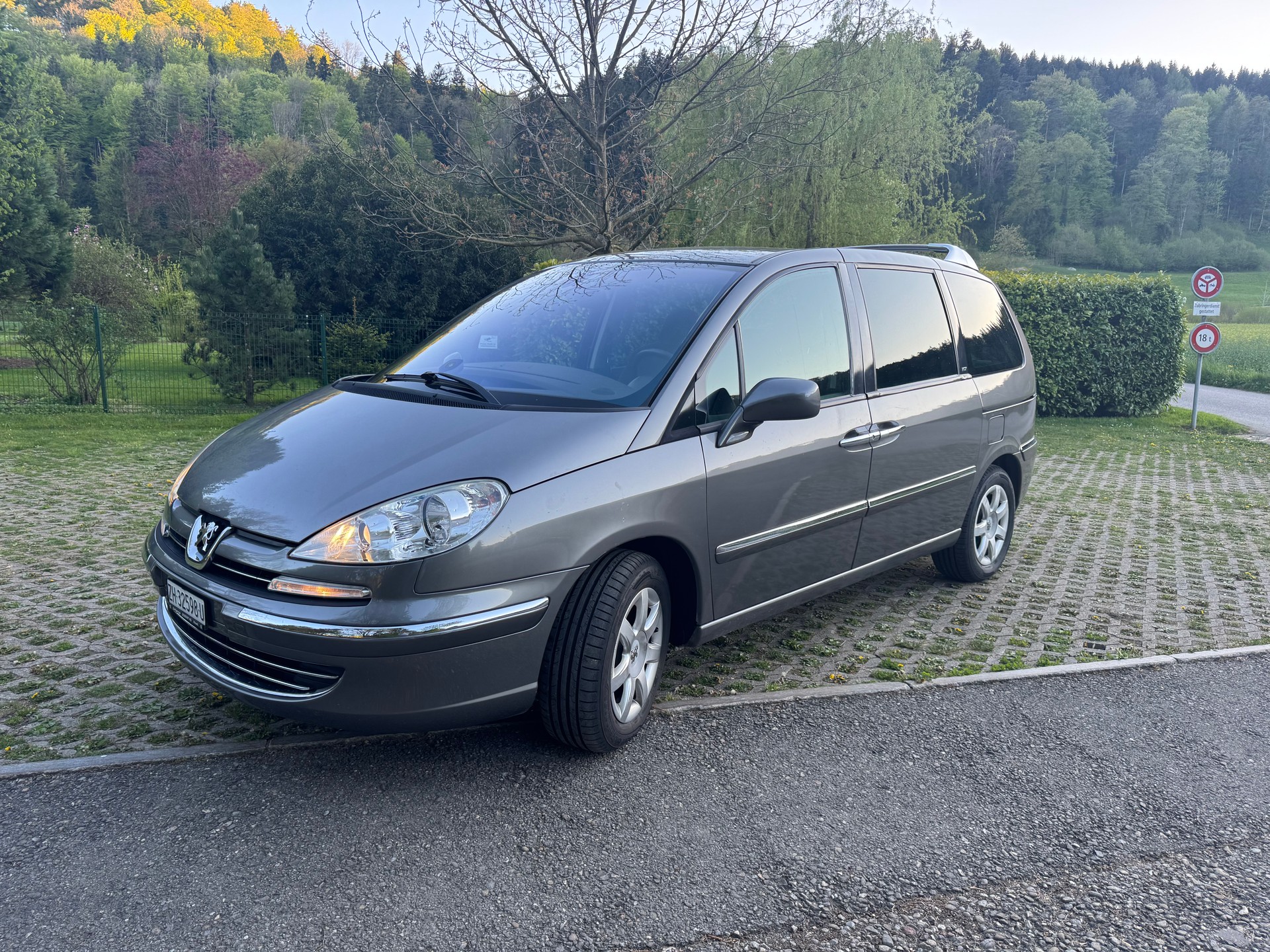 PEUGEOT 2.2 HDI Family Plus-image-1