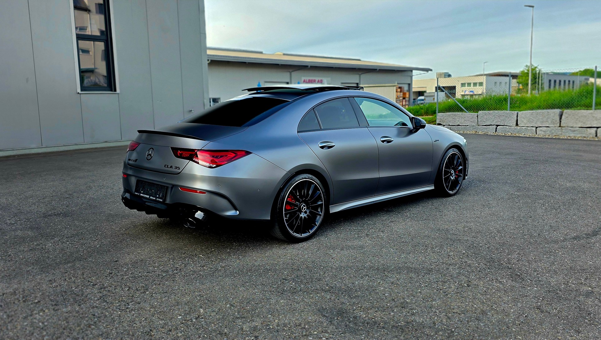 MERCEDES-BENZ CLA 35 AMG 4Matic 7G-DCT * EL. PANORAMA-DACH * MATTGRAU * DISTRONIC * HEAD-UP *-showroom-element-2