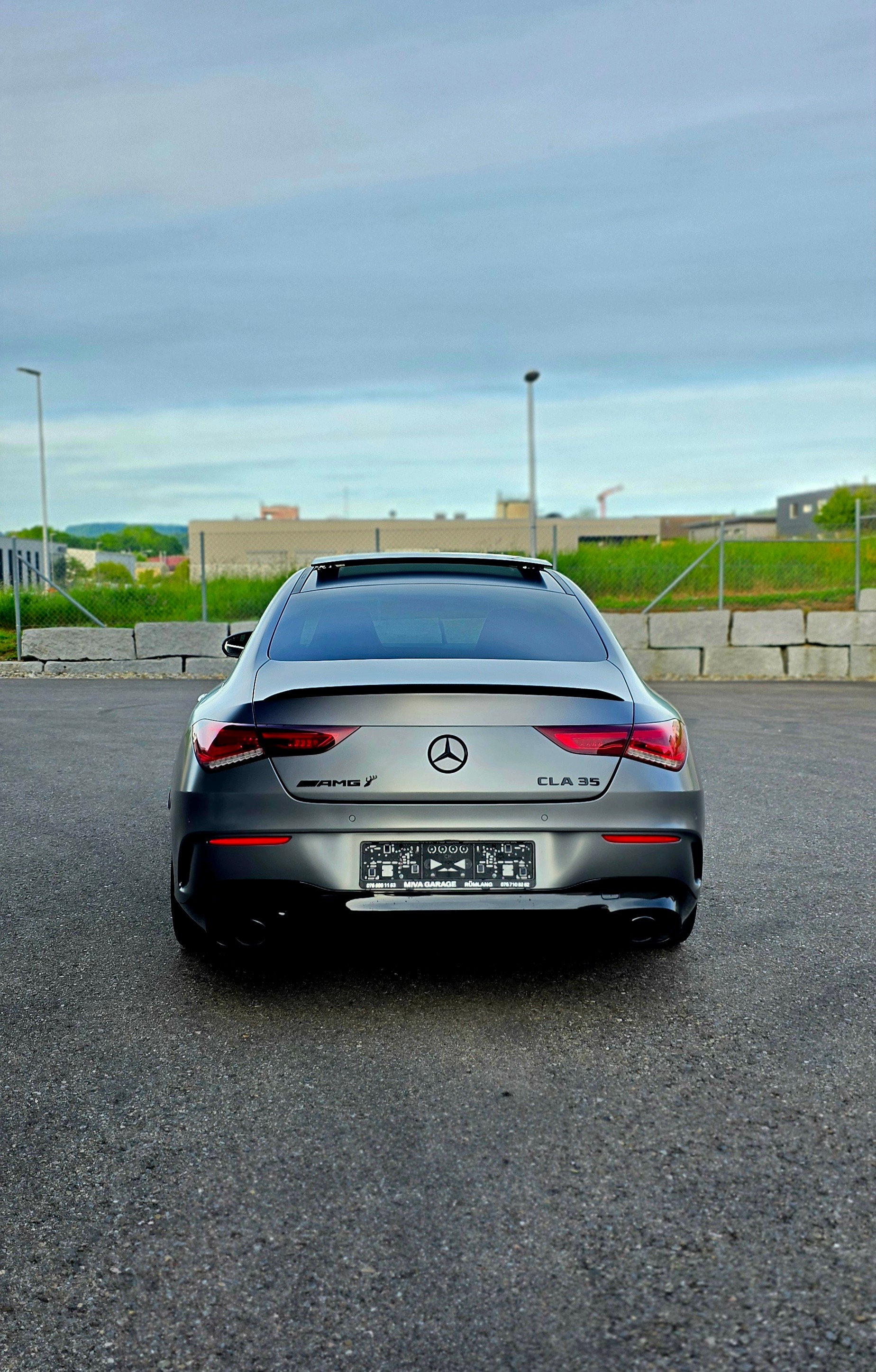 MERCEDES-BENZ CLA 35 AMG 4Matic 7G-DCT * EL. PANORAMA-DACH * MATTGRAU * DISTRONIC * HEAD-UP *-showroom-element-3
