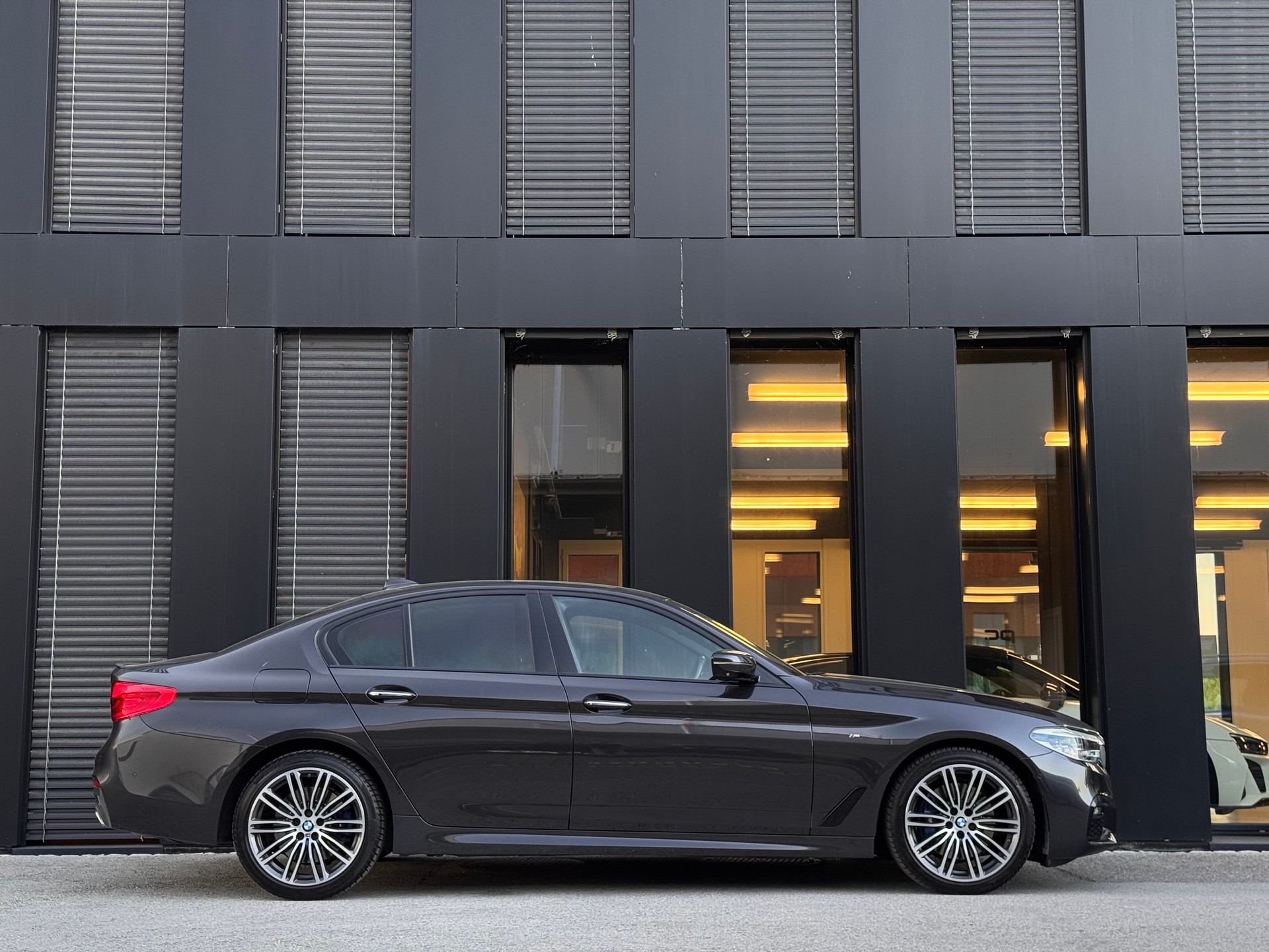 BMW 530d xDrive Steptronic M-Sport Packet-image-9