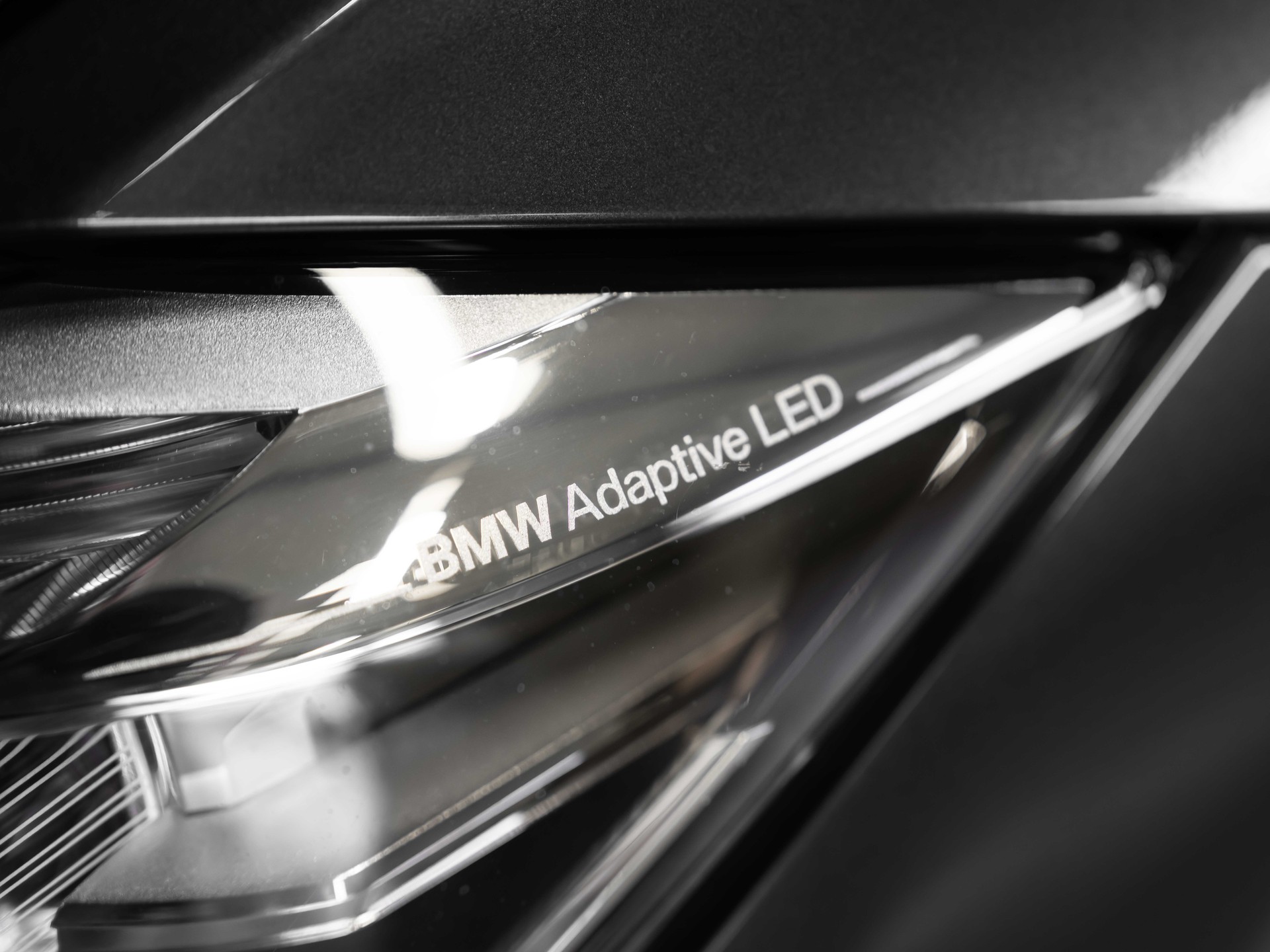 BMW 320i xDrive Touring-image-16