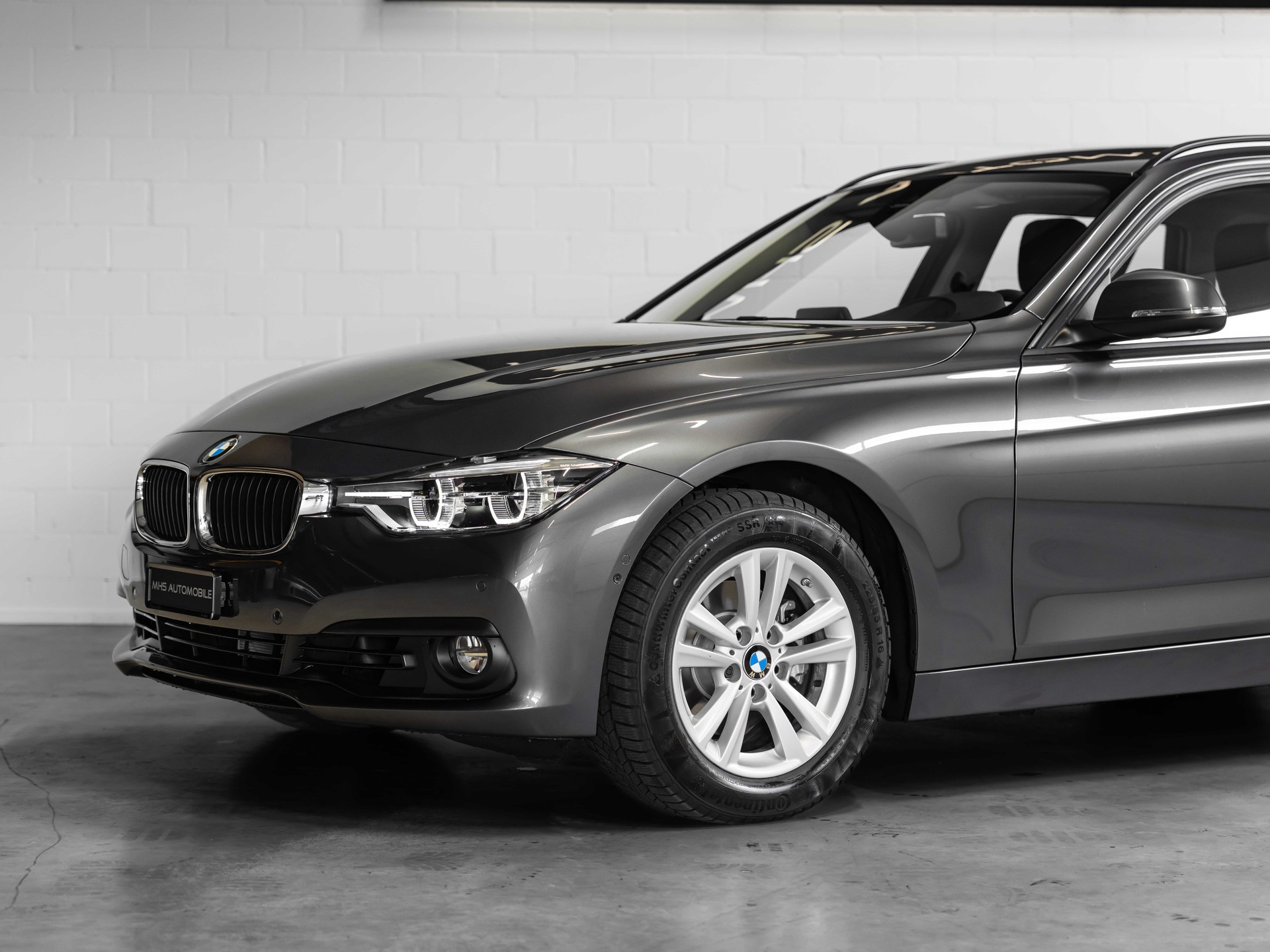 BMW 320i xDrive Touring-image-15