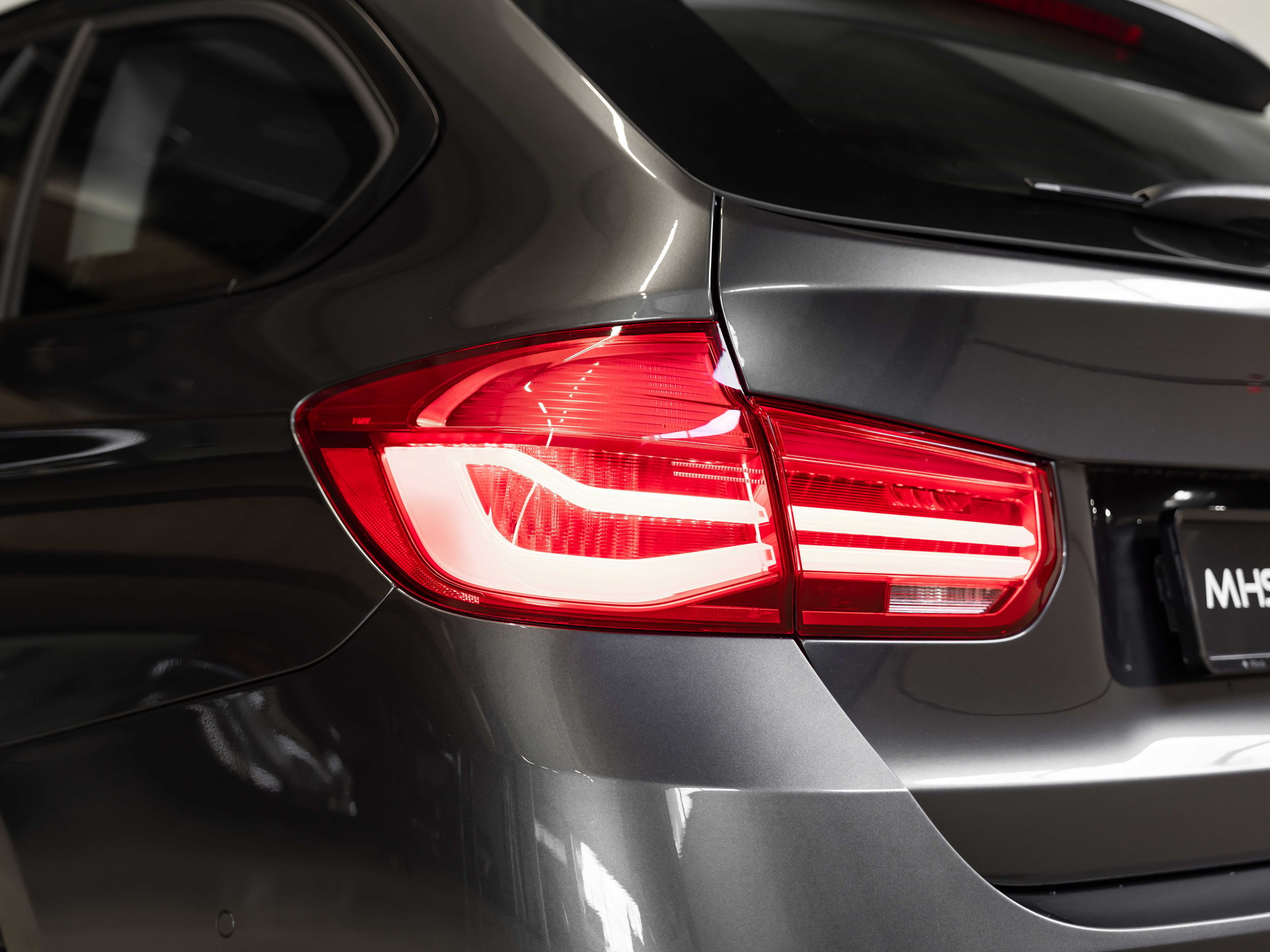 BMW 320i xDrive Touring-image-19