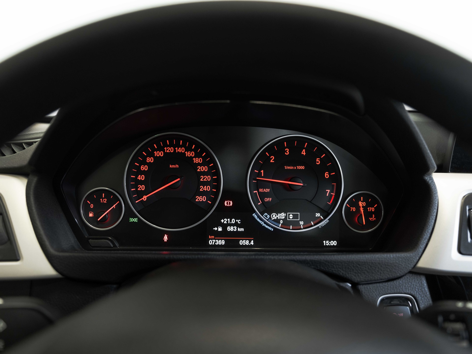 BMW 320i xDrive Touring-image-33