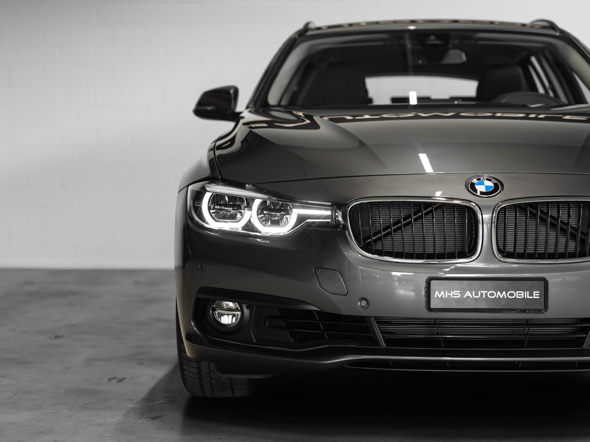 BMW 320i xDrive Touring-image-23