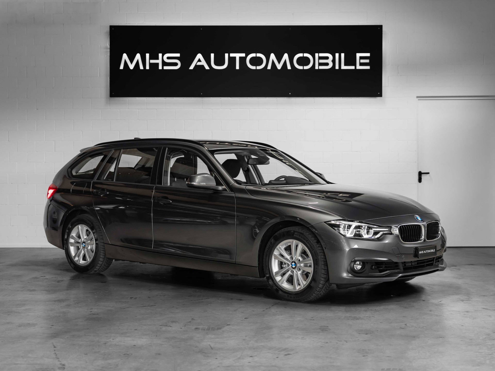 BMW 320i xDrive Touring-image-5