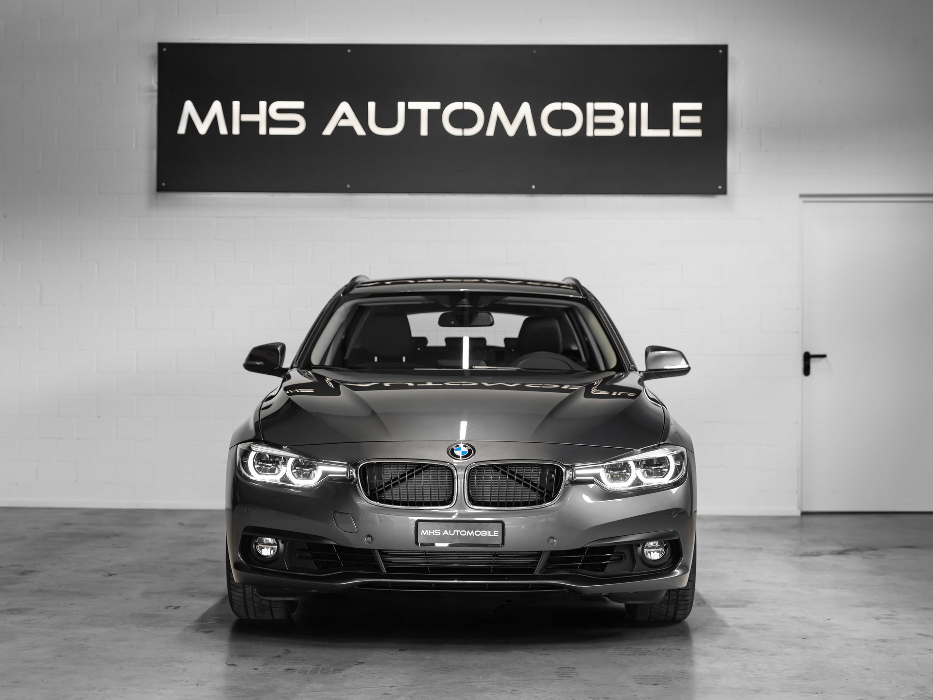 BMW 320i xDrive Touring-image-6