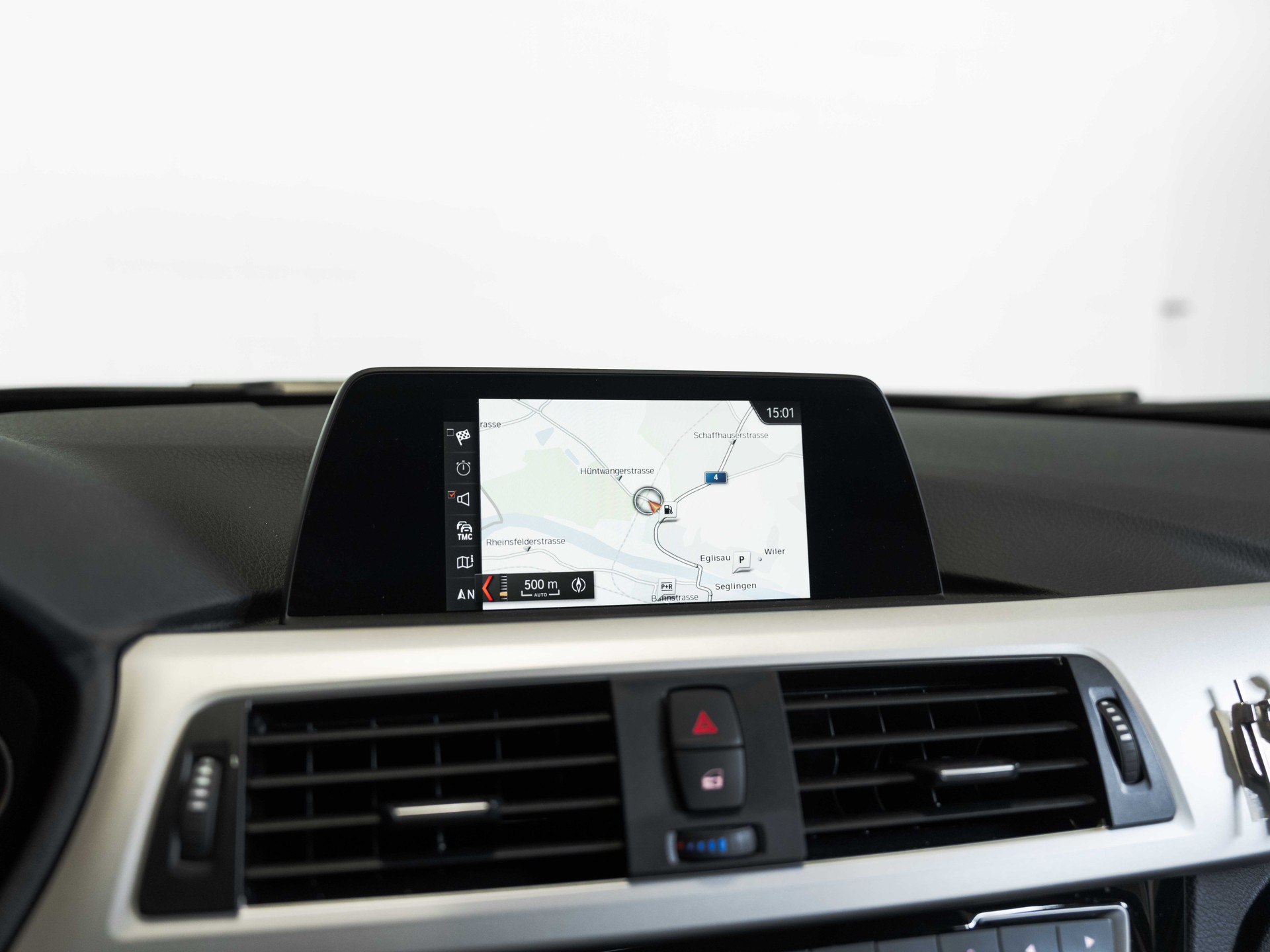 BMW 320i xDrive Touring-image-43