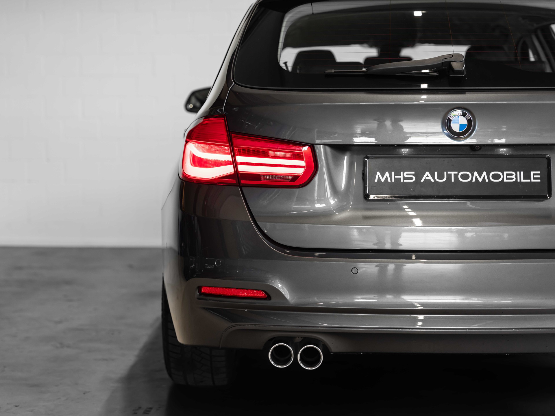 BMW 320i xDrive Touring-image-20